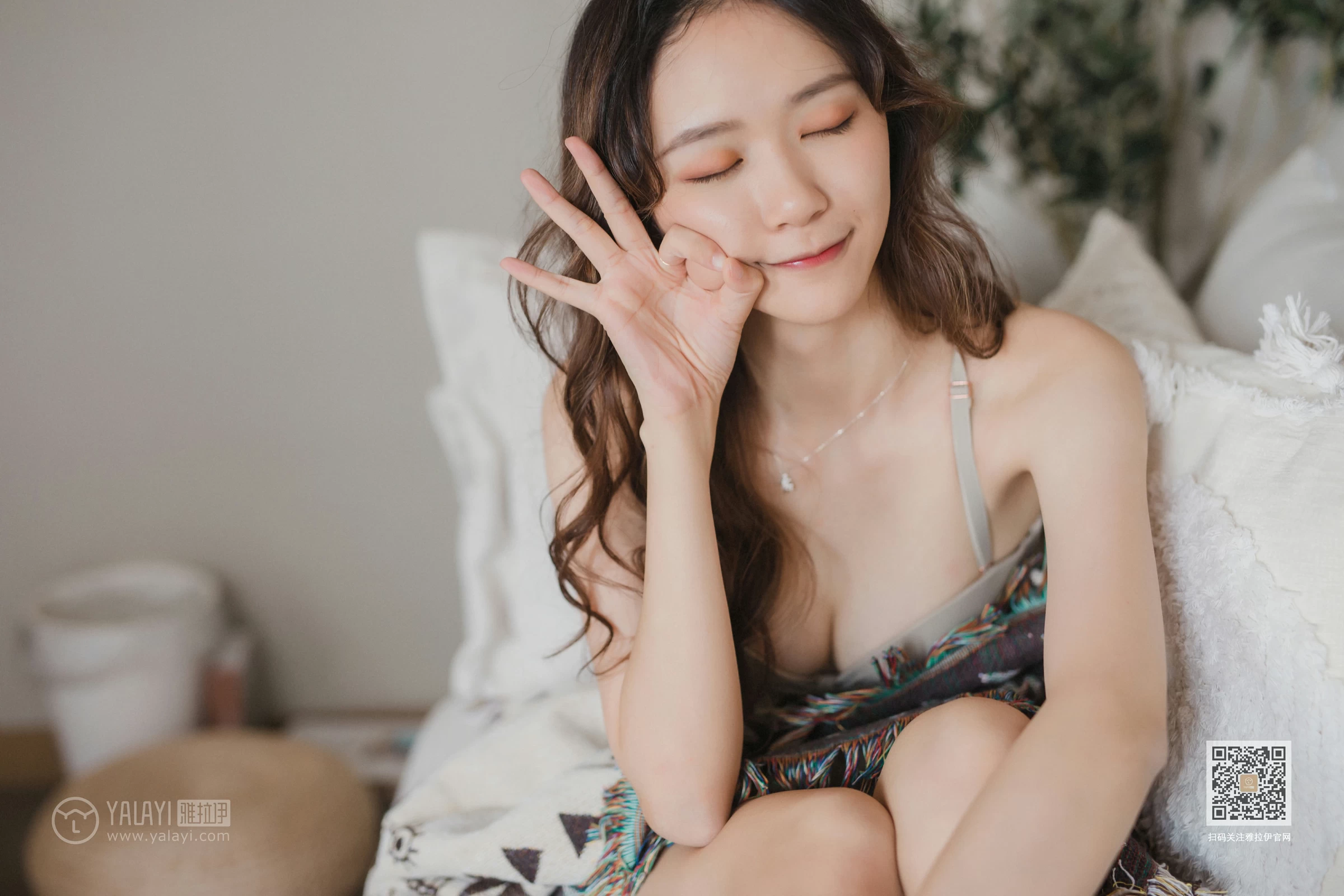 [YALAYI雅拉伊]Vol.496 想你的呵护 晓琳 灰色性感内衣居家私房写真集第15张