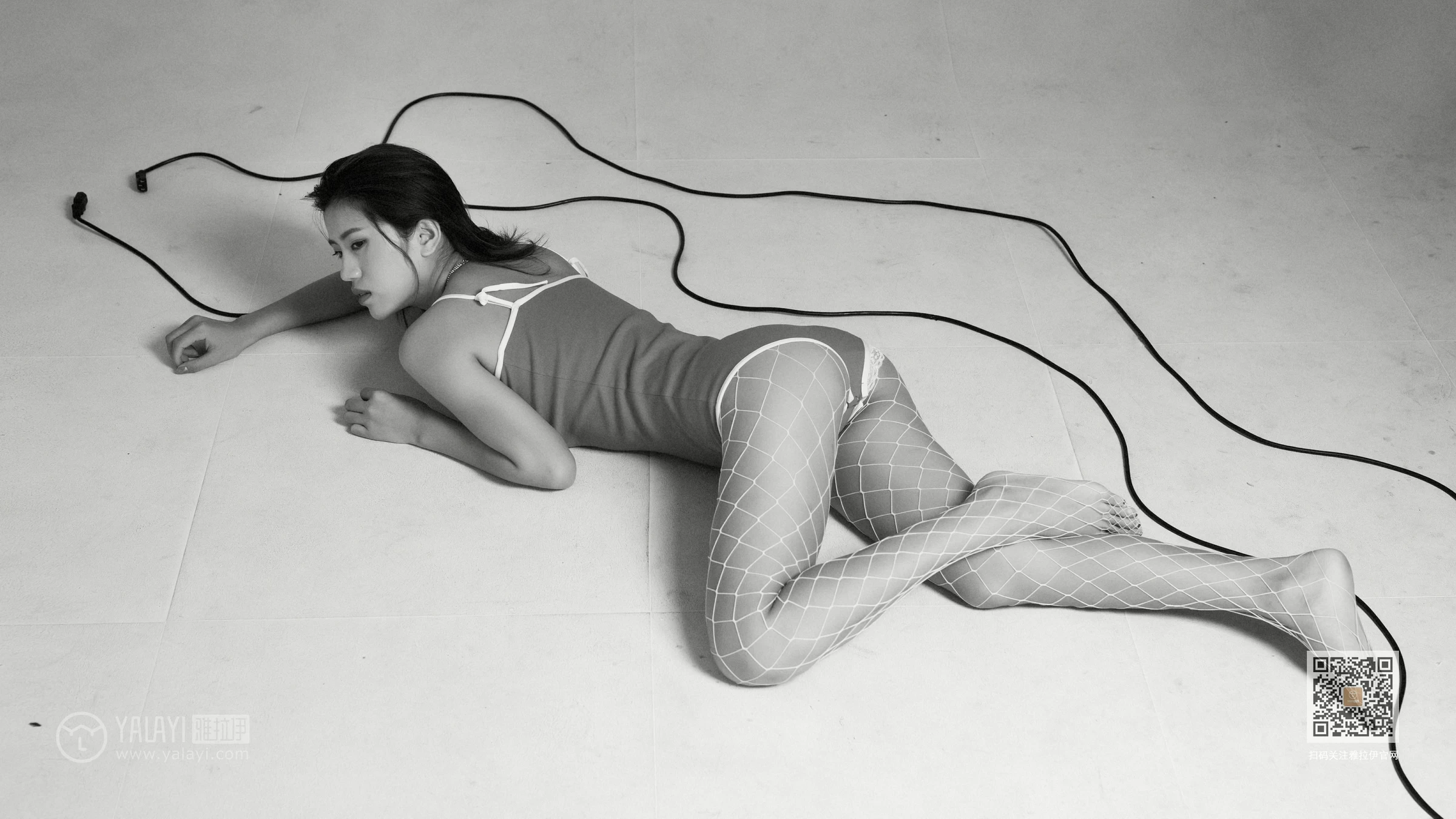 [YALAYI雅拉伊]Vol.499 艺术人生 小小 红色吊带连体运动内衣性感私房写真集第8张