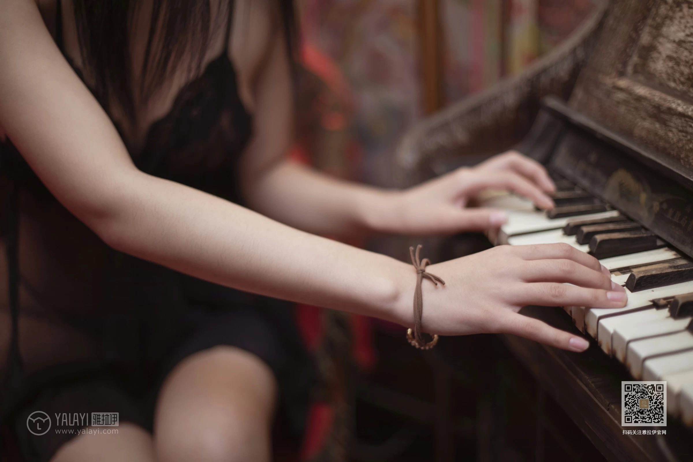 [YALAYI雅拉伊]Vol.501 新不了情 韩熙 黑色透视蕾丝情趣内衣性感私房写真集第3张