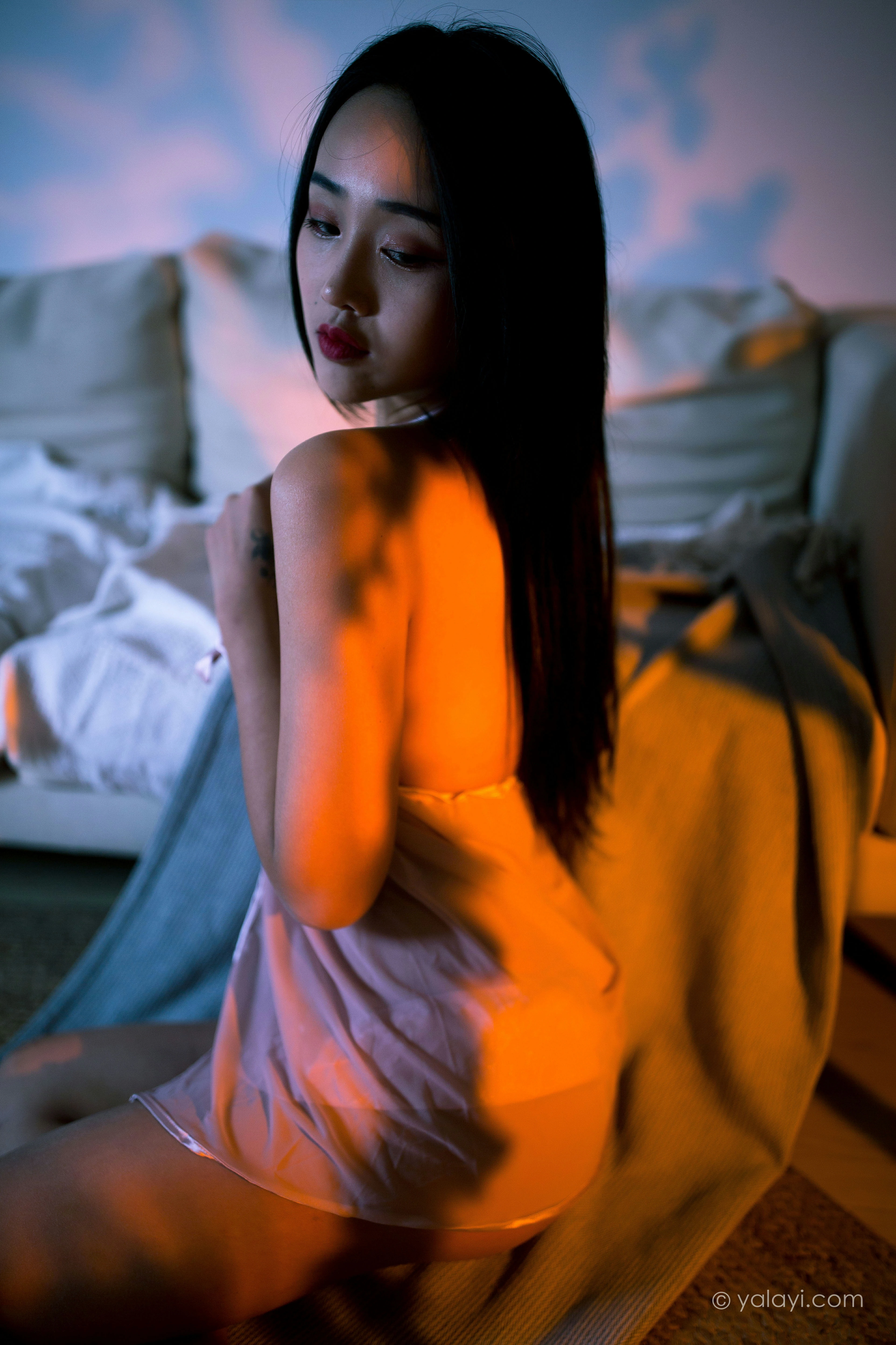 [YALAYI雅拉伊]NO.802 魂萦梦牵 优优 粉色透视情趣睡衣加黑色蕾丝内衣性感私房写真集第4张