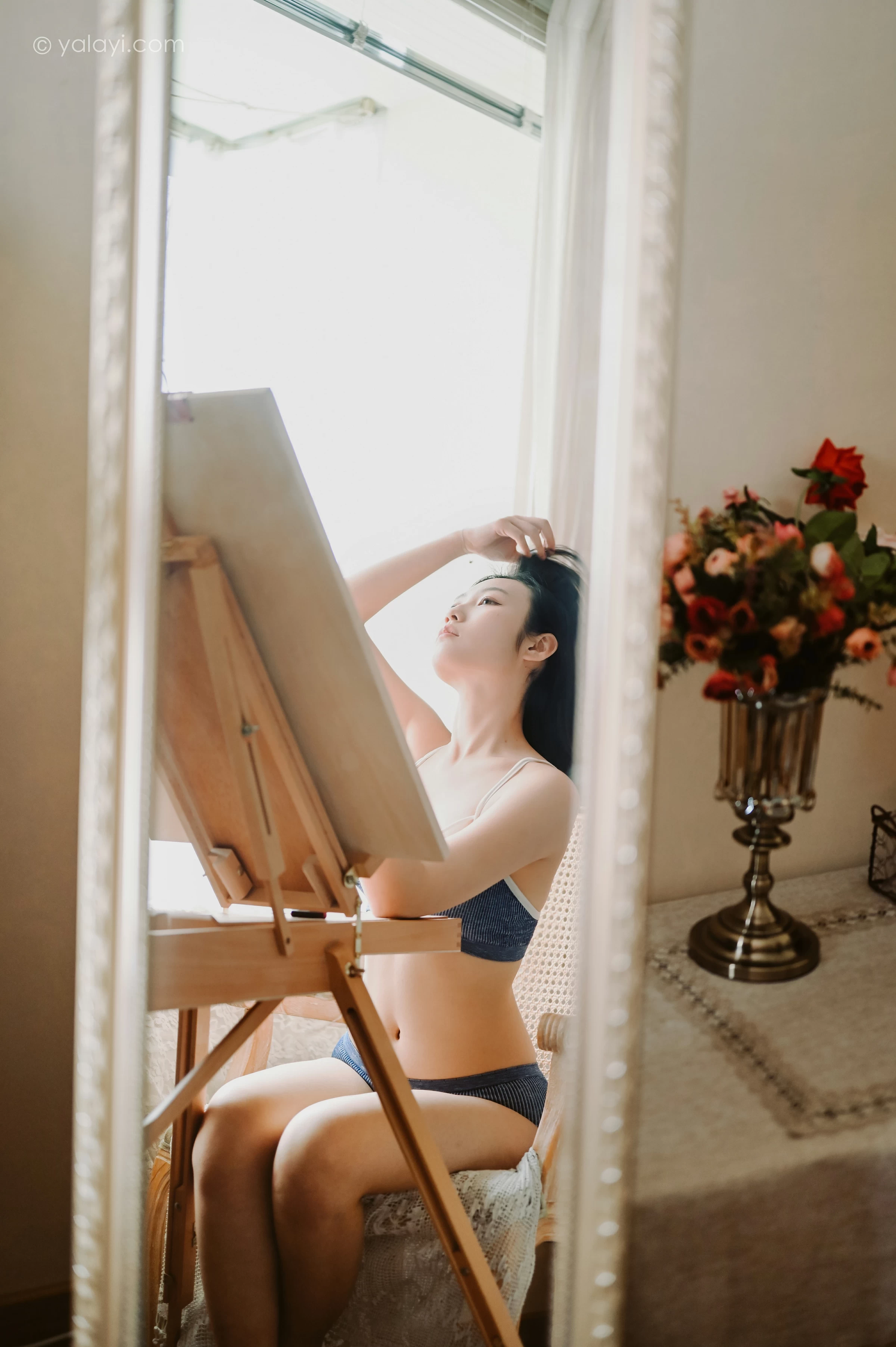 [YALAYI雅拉伊]NO.668 《作画的女孩》 沈伊 灰色内衣性感私房写真集第3张