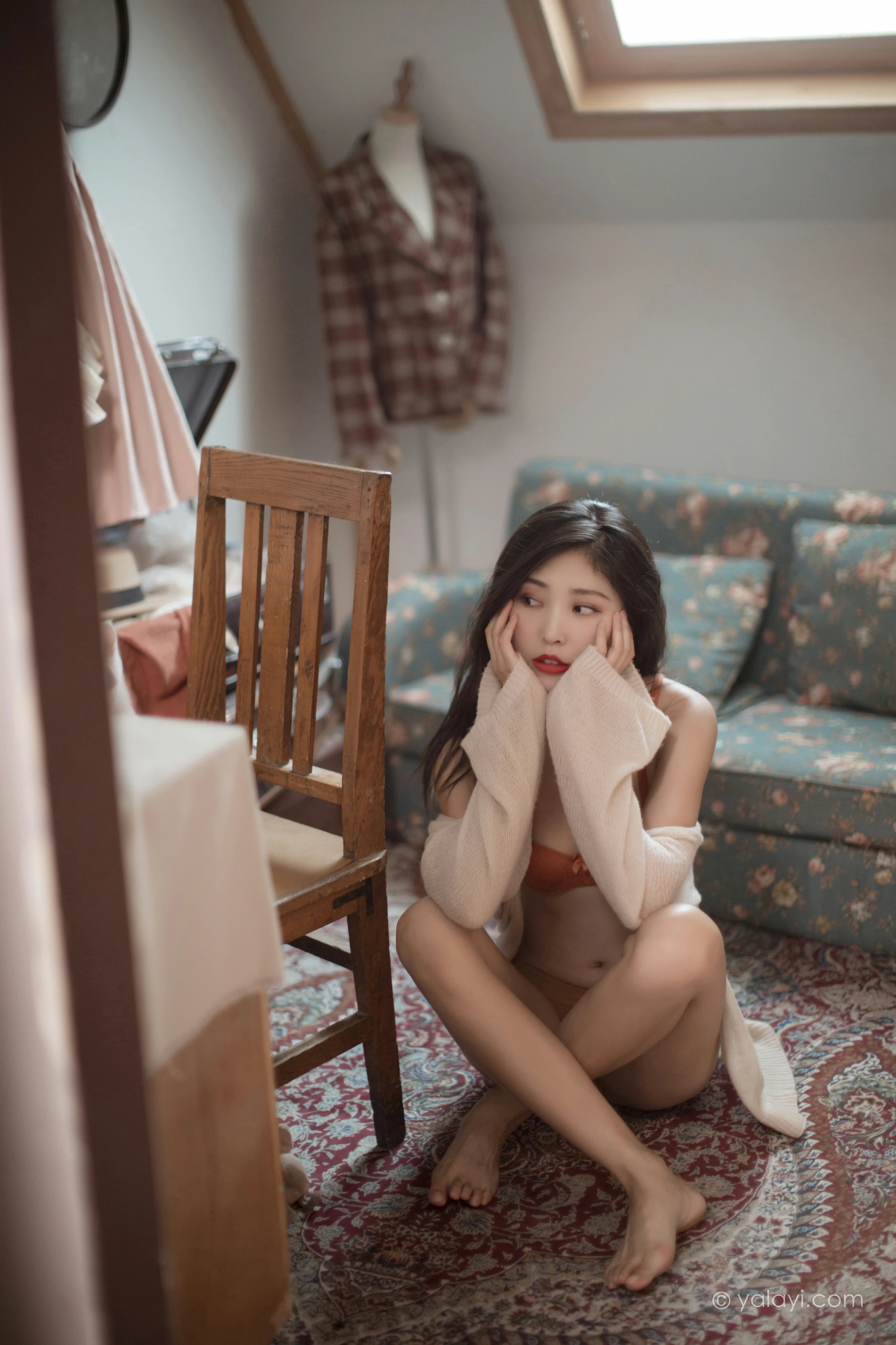 [YALAYI雅拉伊]NO.670 《心动》 苍儿 白色睡袍加橙色内衣性感私房写真集第5张