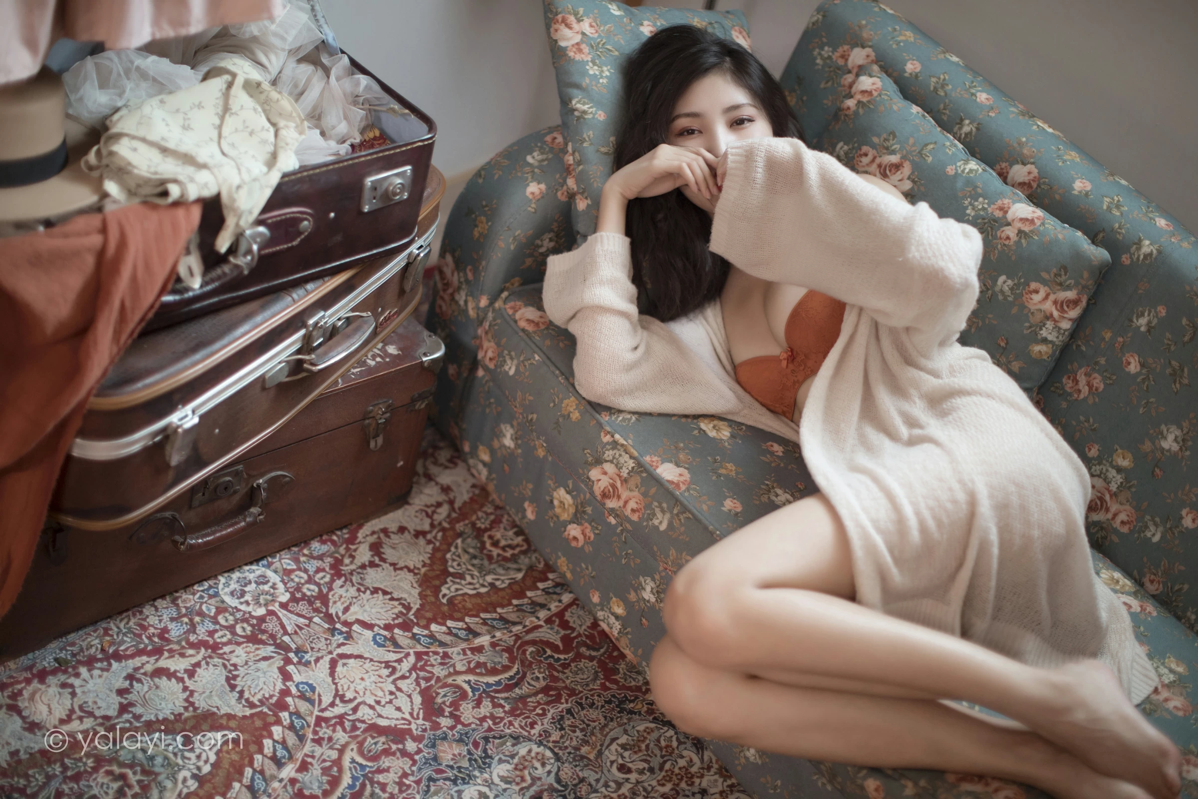 [YALAYI雅拉伊]NO.670 《心动》 苍儿 白色睡袍加橙色内衣性感私房写真集第14张