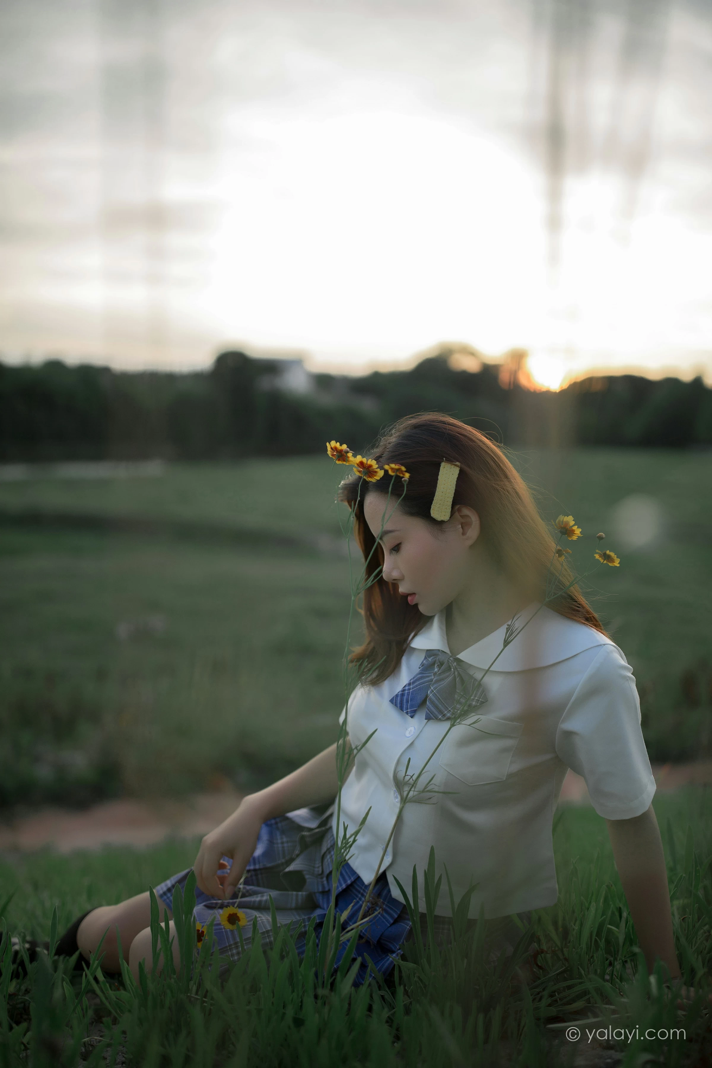 [YALAYI雅拉伊]NO.677 《青春在河畔奔走》 枝娅 白色JK制服与短裙加黑丝美腿写真第12张