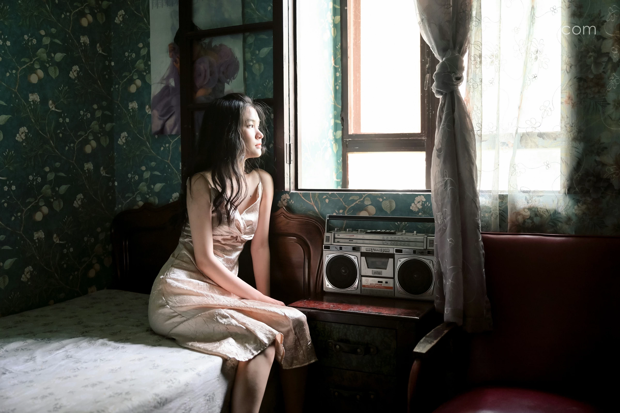 [YALAYI雅拉伊]NO.678 《绿窗》 方岚 黄色吊带连衣裙居家私房写真集第4张