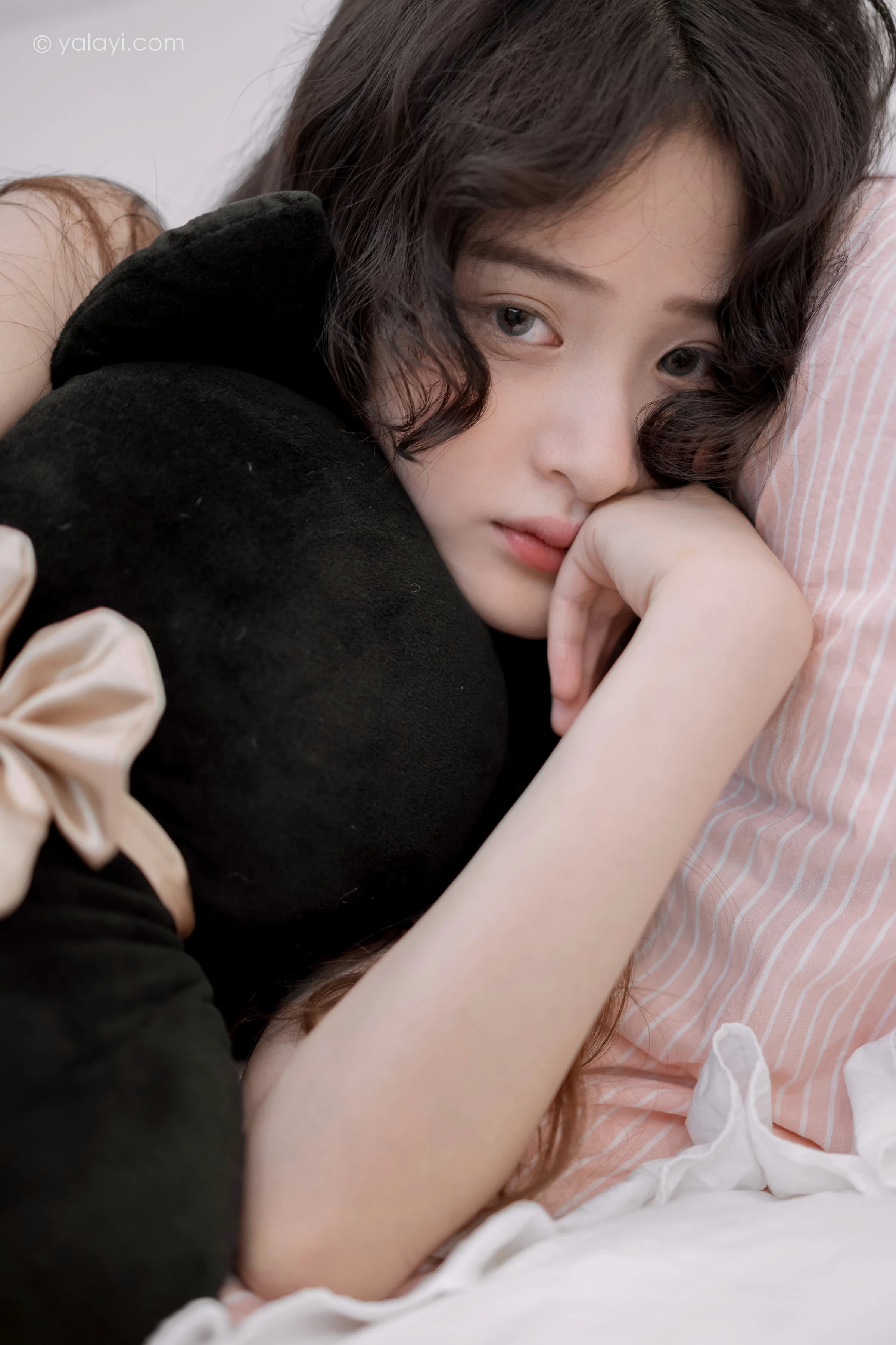 [YALAYI雅拉伊]NO.716 《对我说爱你》 西子 黑色内衣居家性感私房写真集第2张