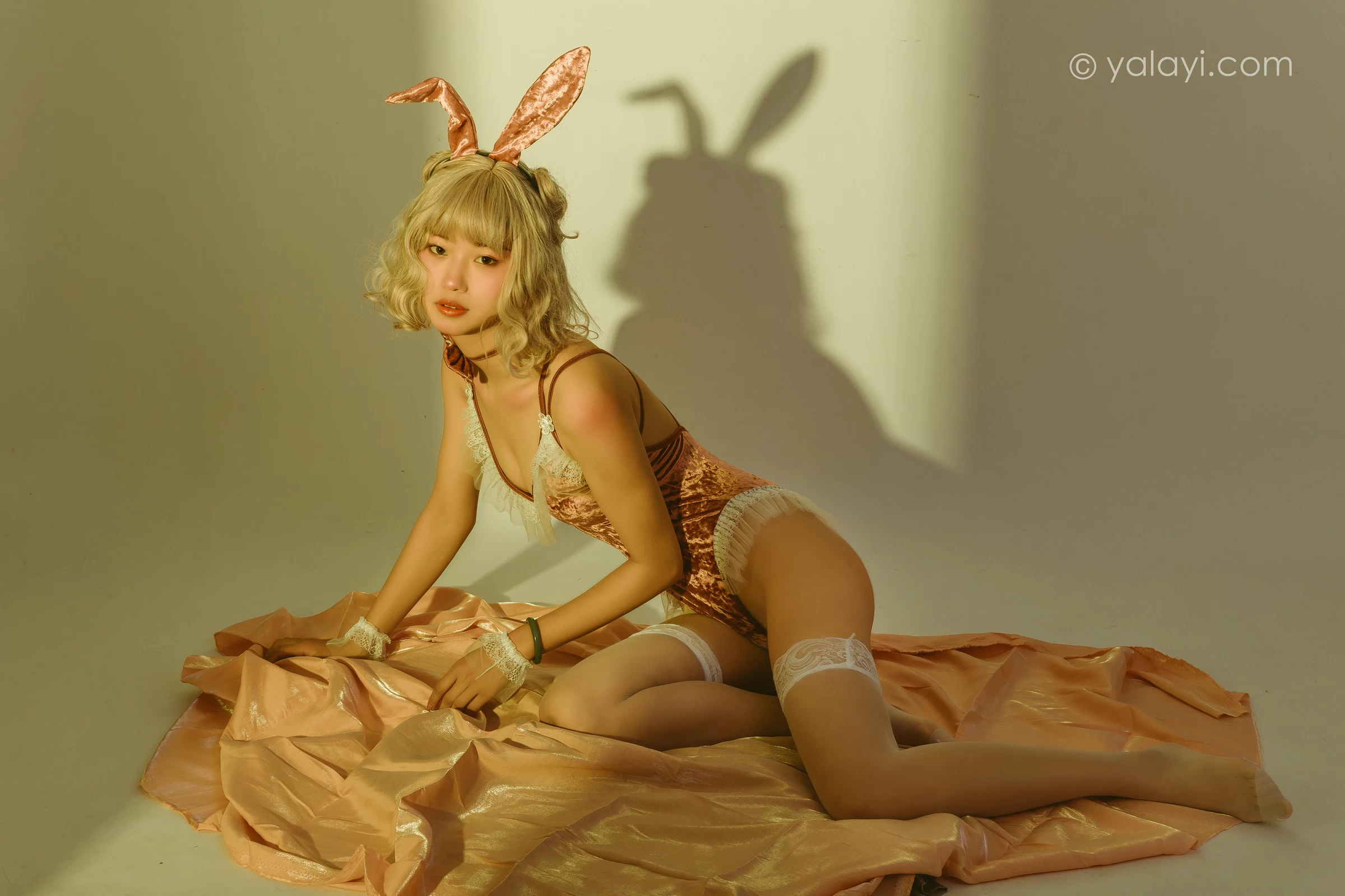 [YALAYI雅拉伊]NO.656 《兔子精灵》 和风 粉色情趣制服加白色丝袜美腿性感私房写真集第2张