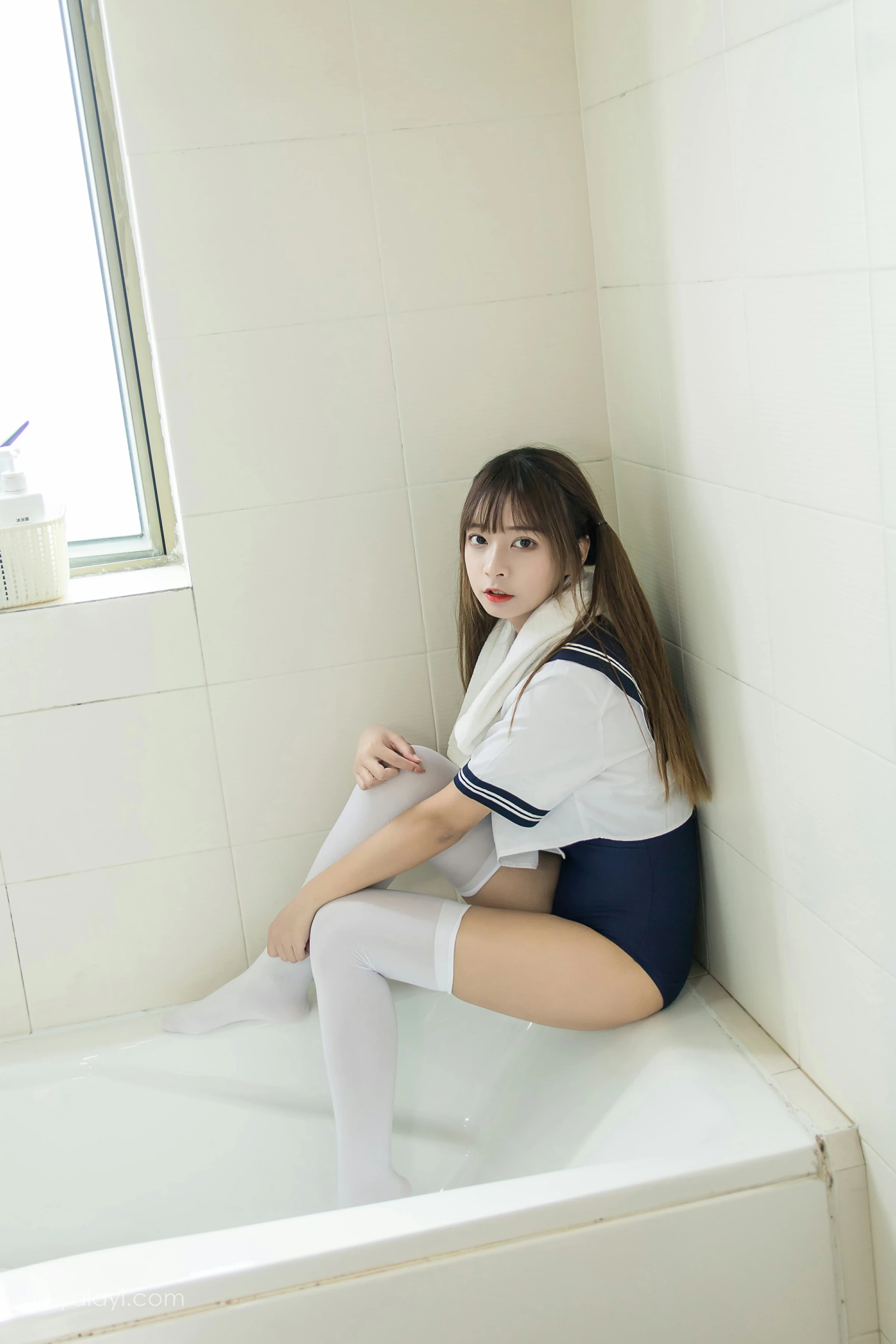[YALAYI雅拉伊]NO.681 《少女的夏天》 阿禾 JK水手制服加蓝色紧身连体体操服性感私房写真集第3张