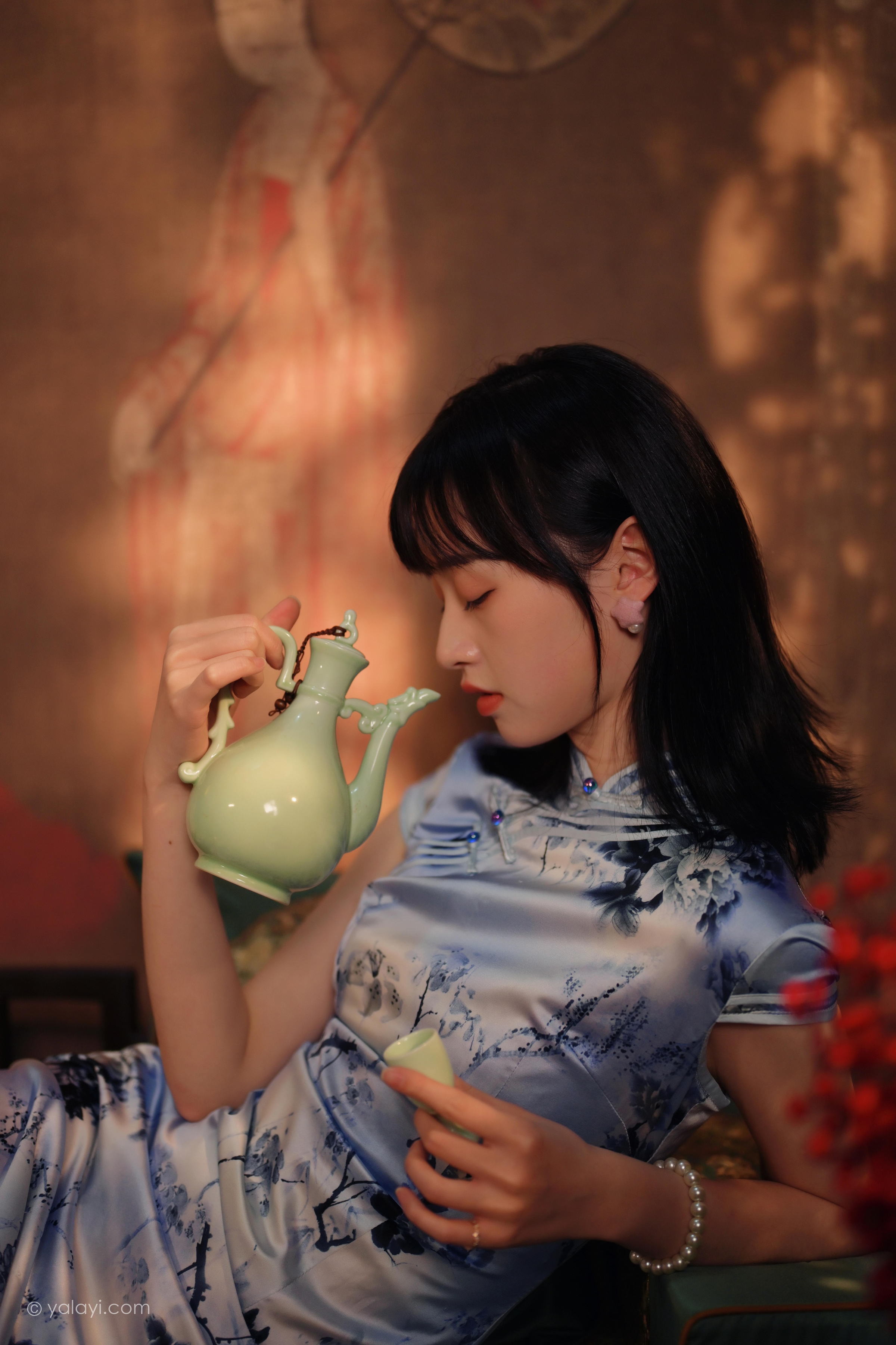 [YALAYI雅拉伊]2022.03.18 绝代芳华 京京 银色无袖旗袍民国风优雅写真集第11张