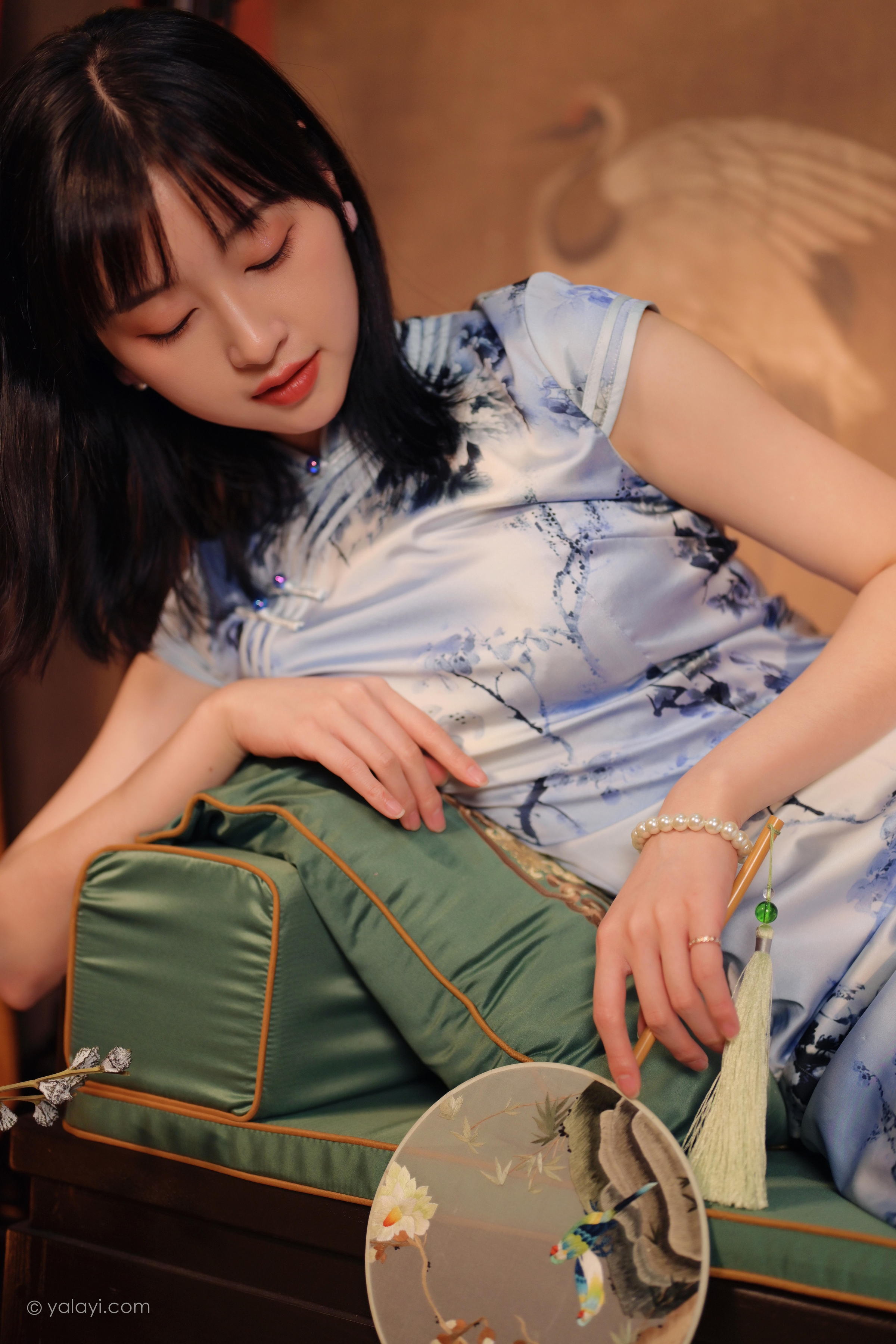 [YALAYI雅拉伊]2022.03.18 绝代芳华 京京 银色无袖旗袍民国风优雅写真集第13张