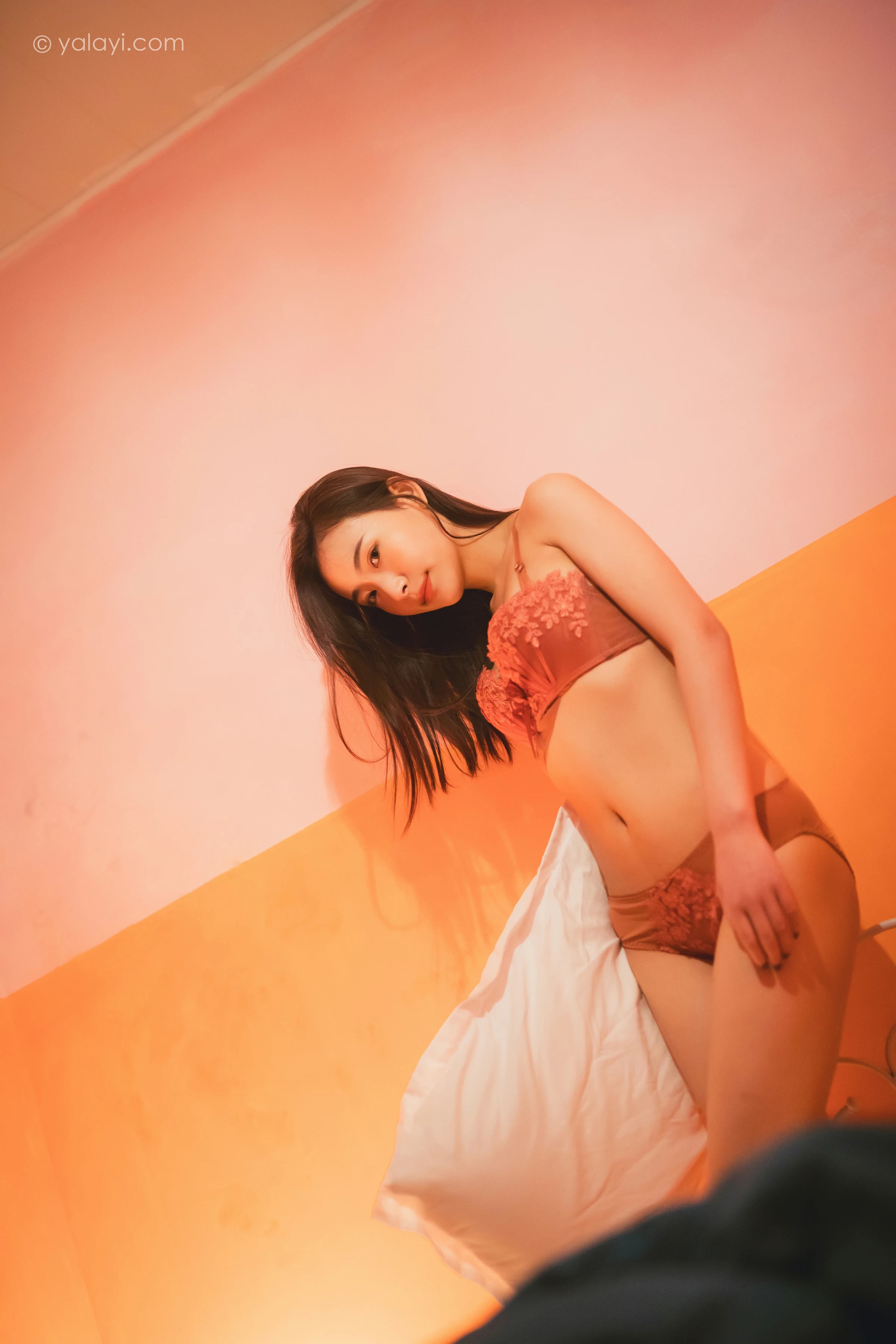 [YALAYI雅拉伊]NO.683 《暧昧》 海棠 粉色蕾丝内衣性感私房写真集第12张