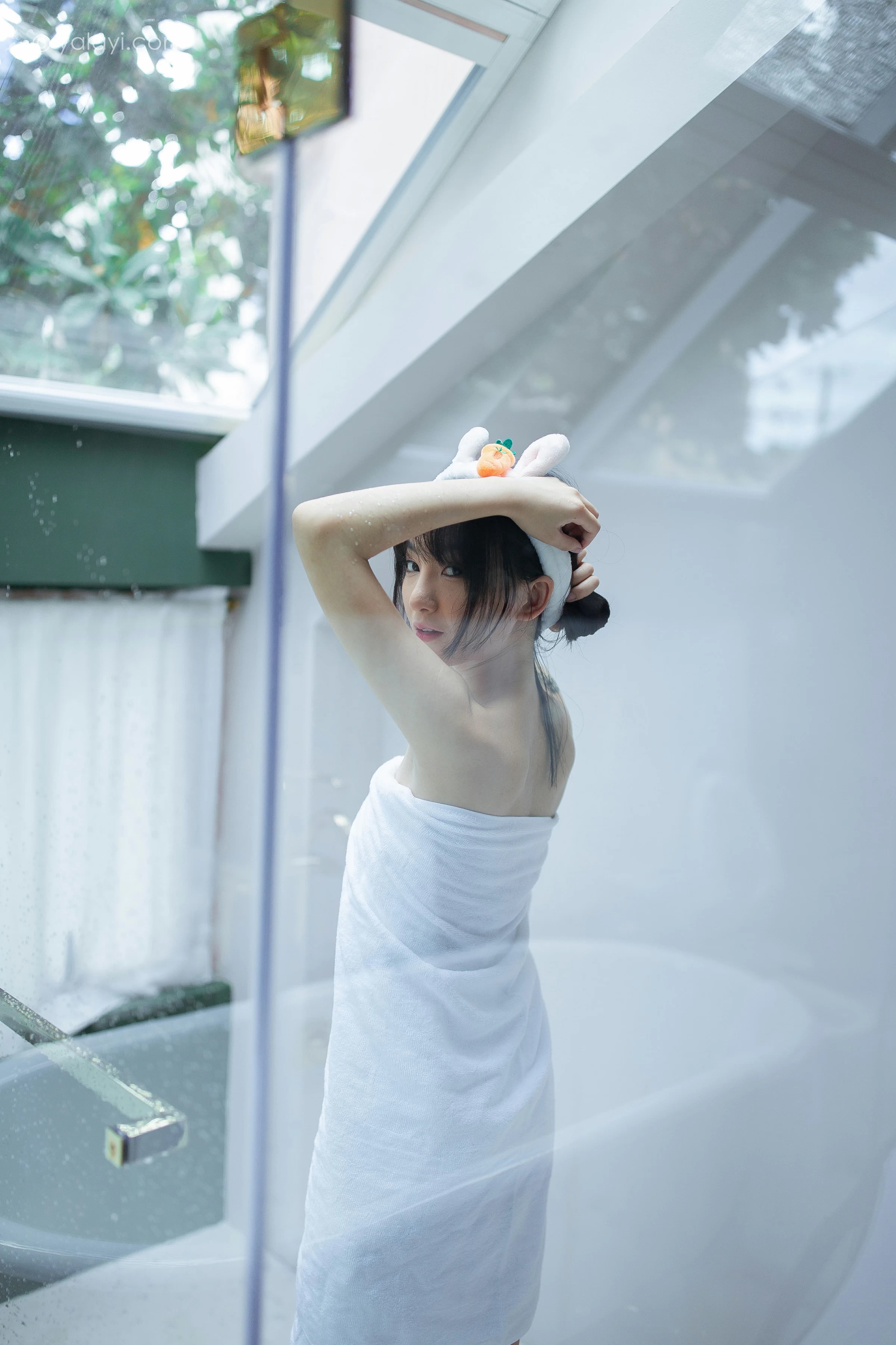 [YALAYI雅拉伊]NO.684 《清凉一夏》 落落 白色浴袍性感私房写真集第4张