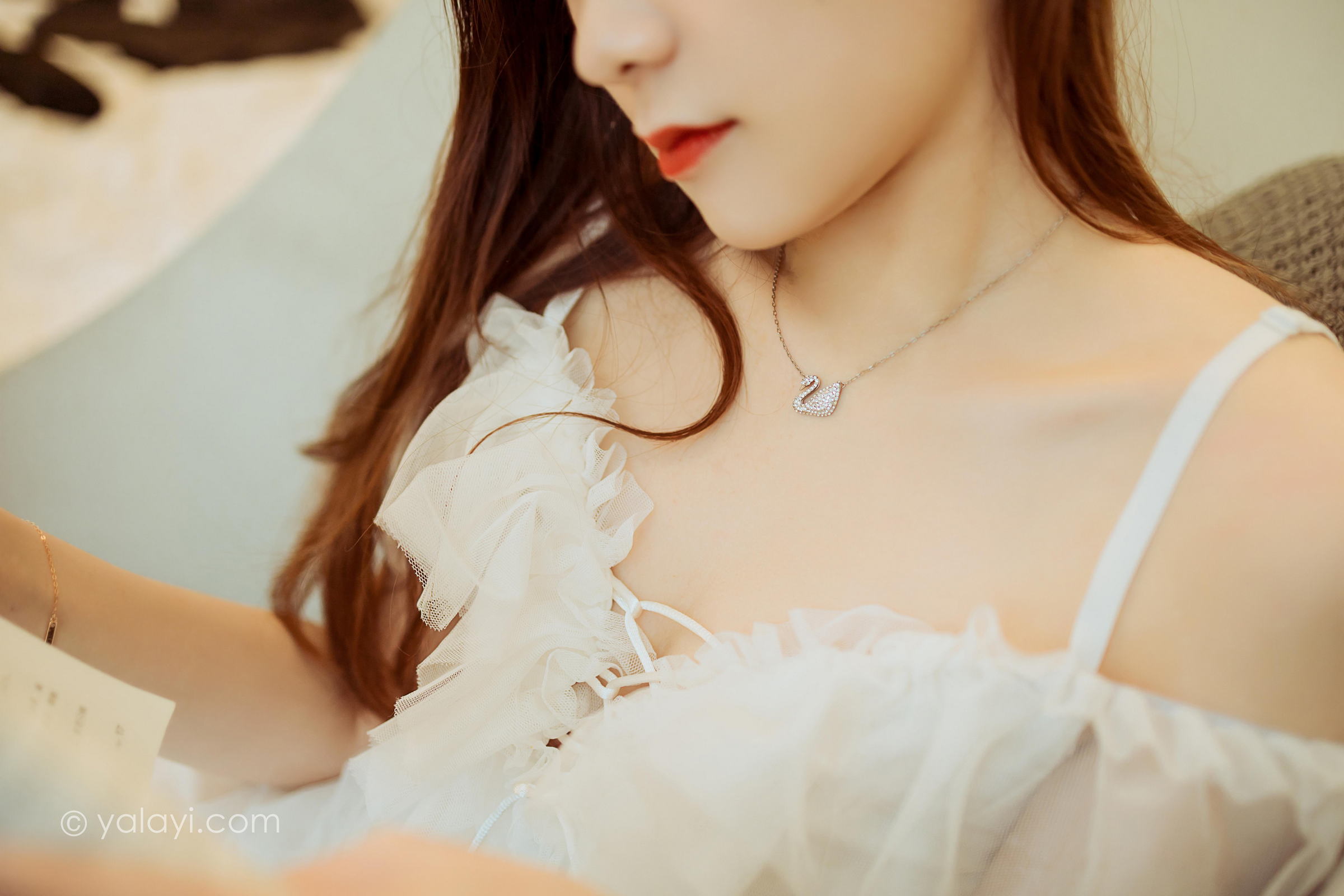 [YALAYI雅拉伊]2022.03.25 梦中情人 夜夜 白色吊带透视连衣裙居家性感写真集第8张