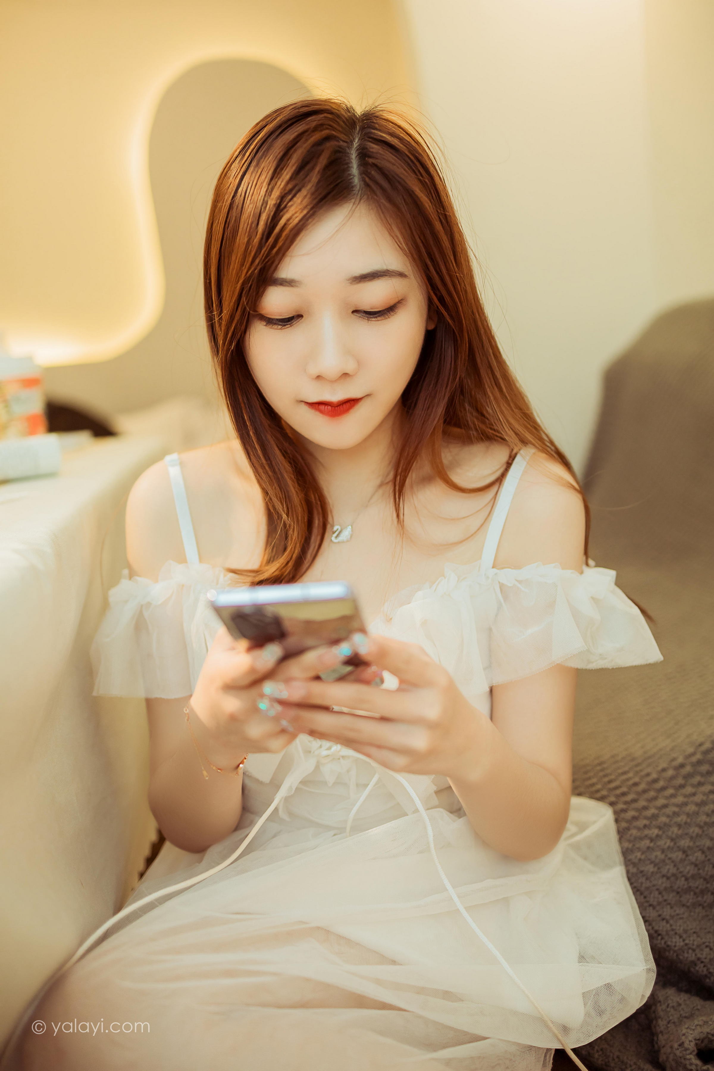 [YALAYI雅拉伊]2022.03.25 梦中情人 夜夜 白色吊带透视连衣裙居家性感写真集第13张