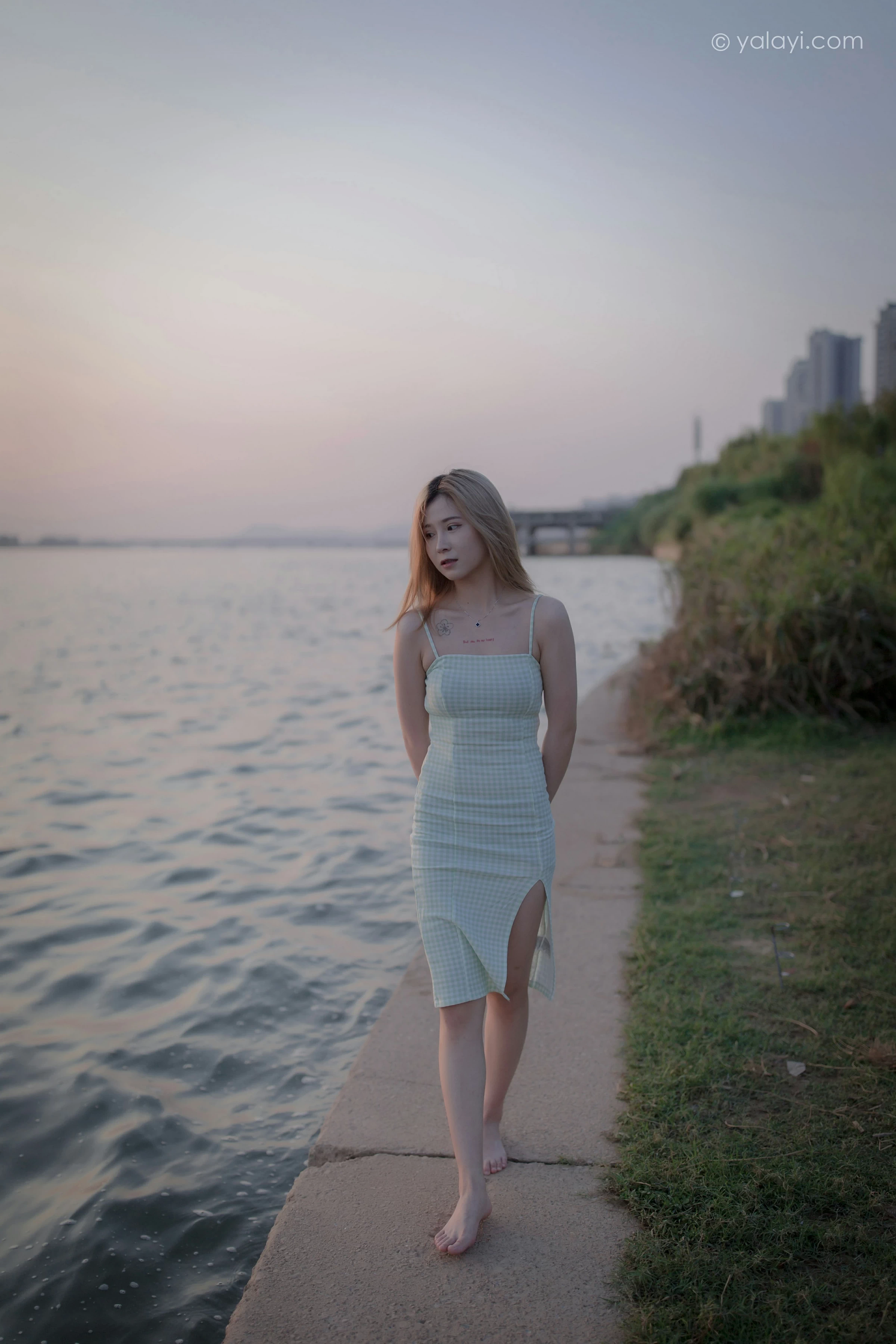 [YALAYI雅拉伊]NO.712 《风继续吹》 梦涵 紧身吊带连衣裙休闲写真第8张