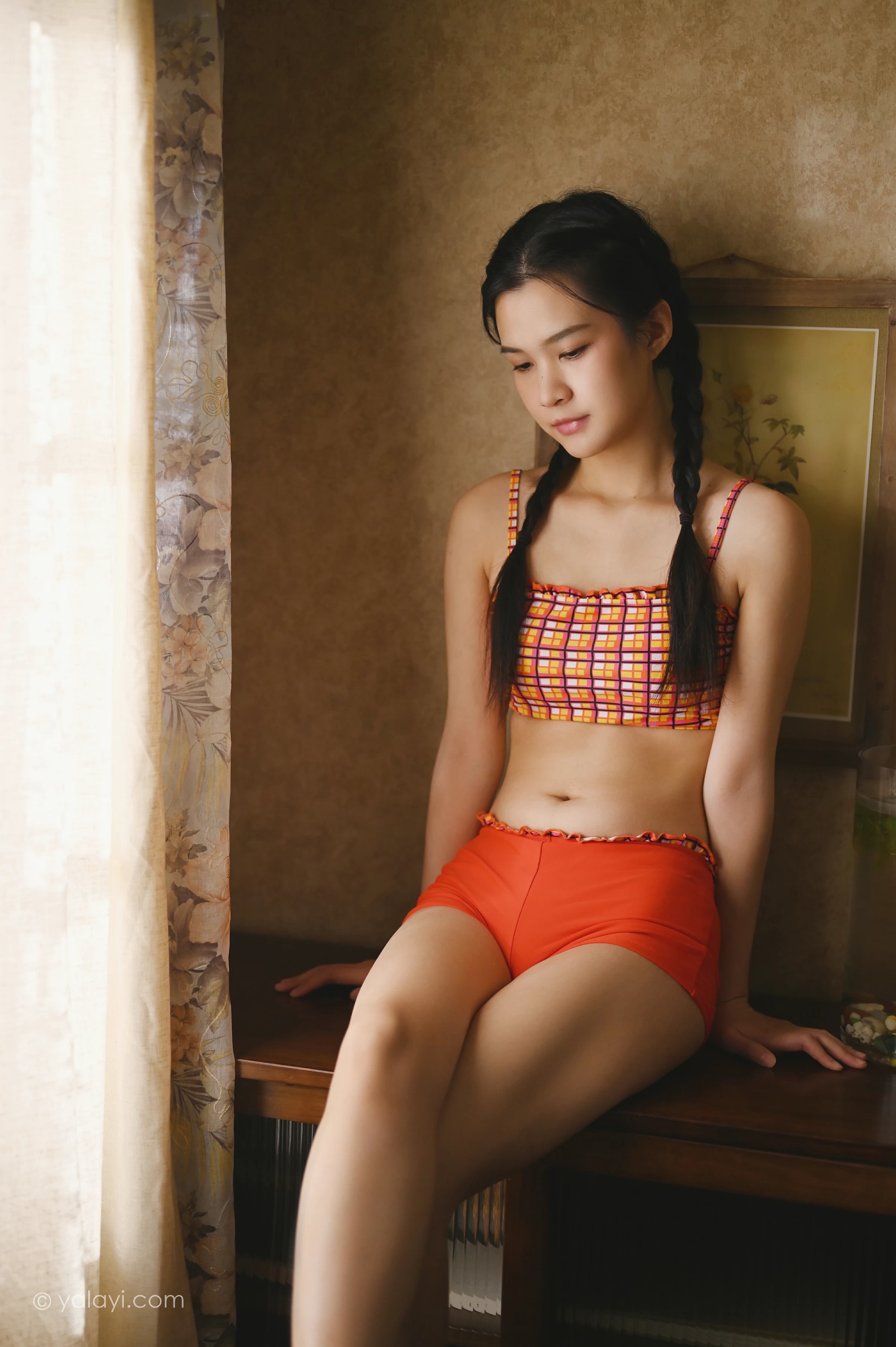 [YALAYI雅拉伊]NO.737 《独处》 方岚 红色格子内衣加短裙性感私房写真集第12张