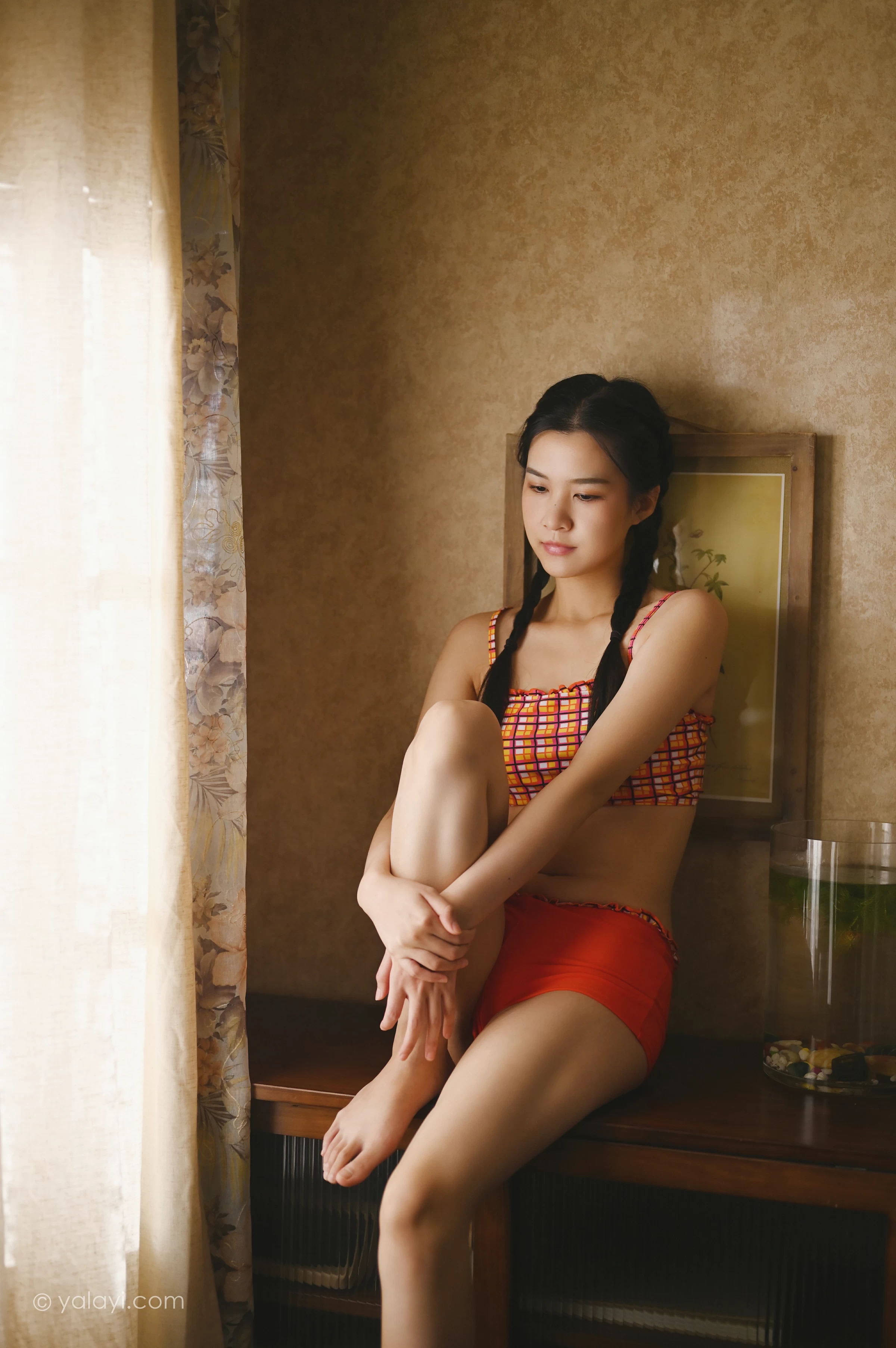 [YALAYI雅拉伊]NO.737 《独处》 方岚 红色格子内衣加短裙性感私房写真集第12张