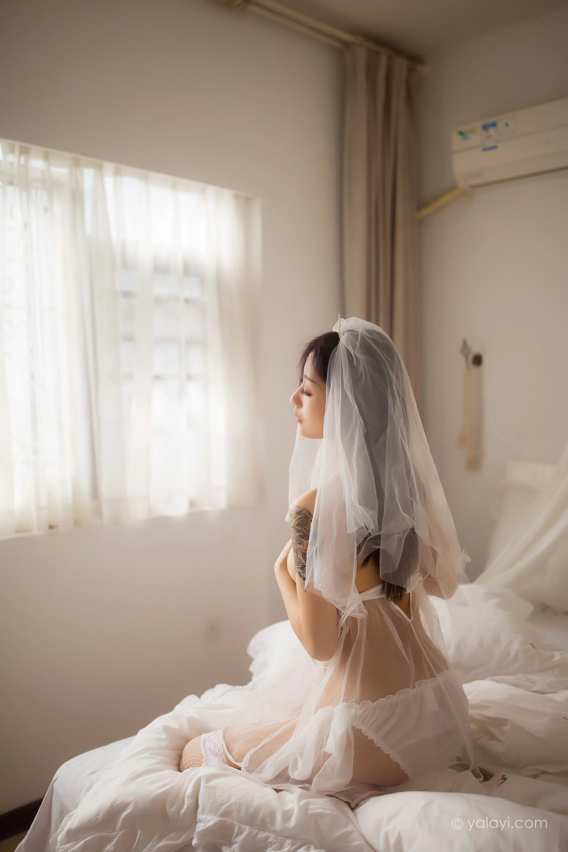 [YALAYI雅拉伊]NO.713 《等风也等你》 优优 白色透视情趣婚纱加情趣内衣性感私房写真集第10张