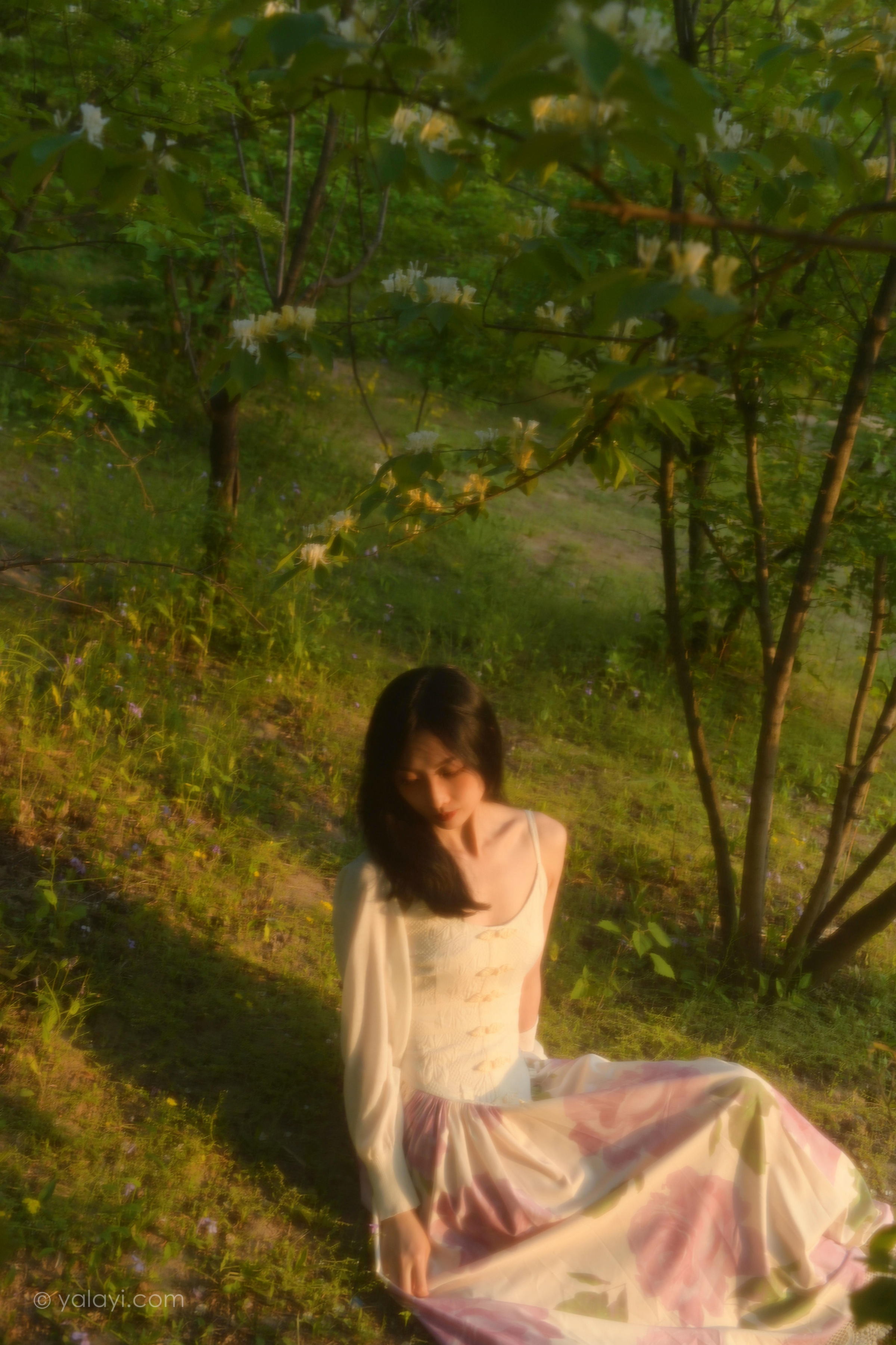 [YALAYI雅拉伊]2022.08.26 梦回 佳佳 白色透视小外套加吊带连衣裙清纯写真集第1张