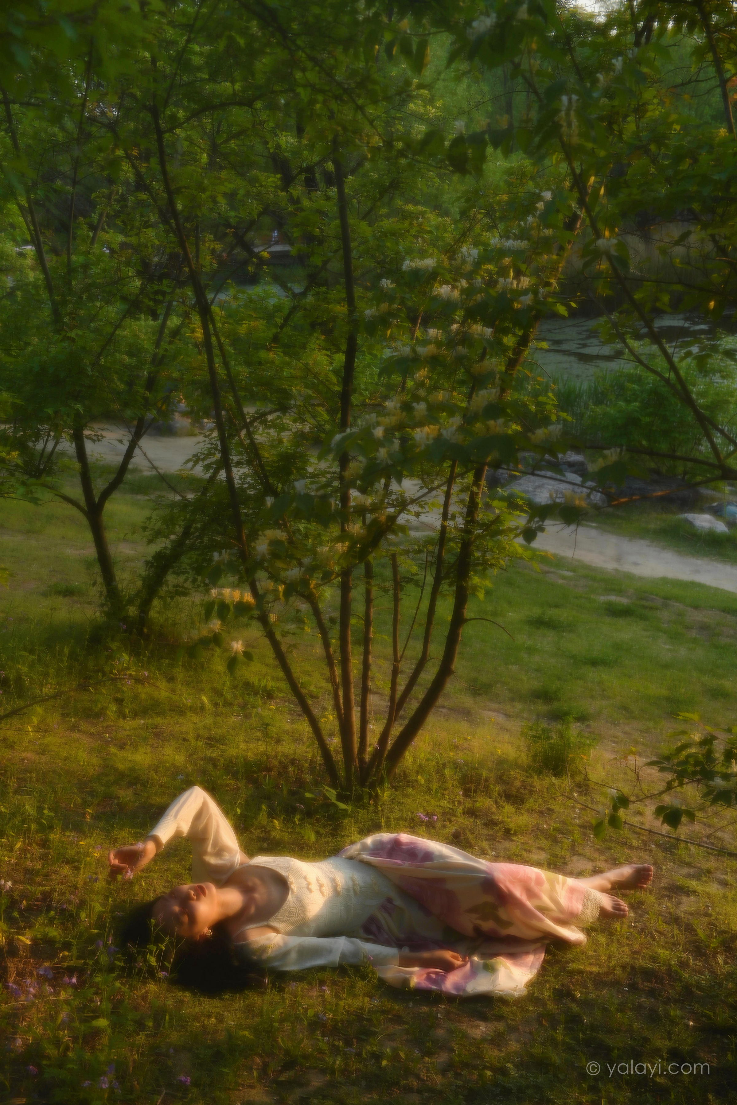 [YALAYI雅拉伊]2022.08.26 梦回 佳佳 白色透视小外套加吊带连衣裙清纯写真集第2张