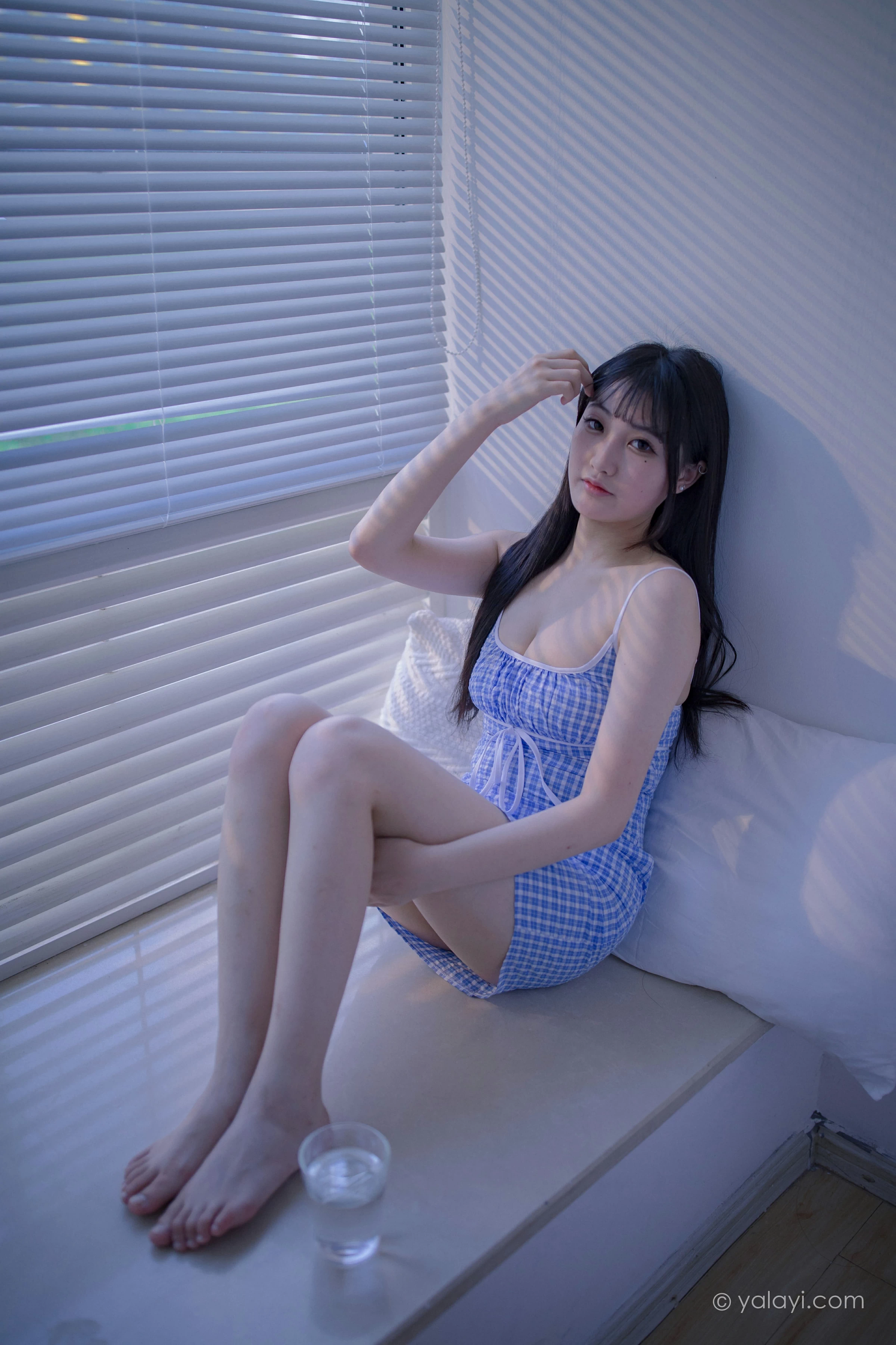 [YALAYI雅拉伊]NO.687 《蓝》 瓶儿 蓝色紧身吊带连衣裙性感私房写真集第6张