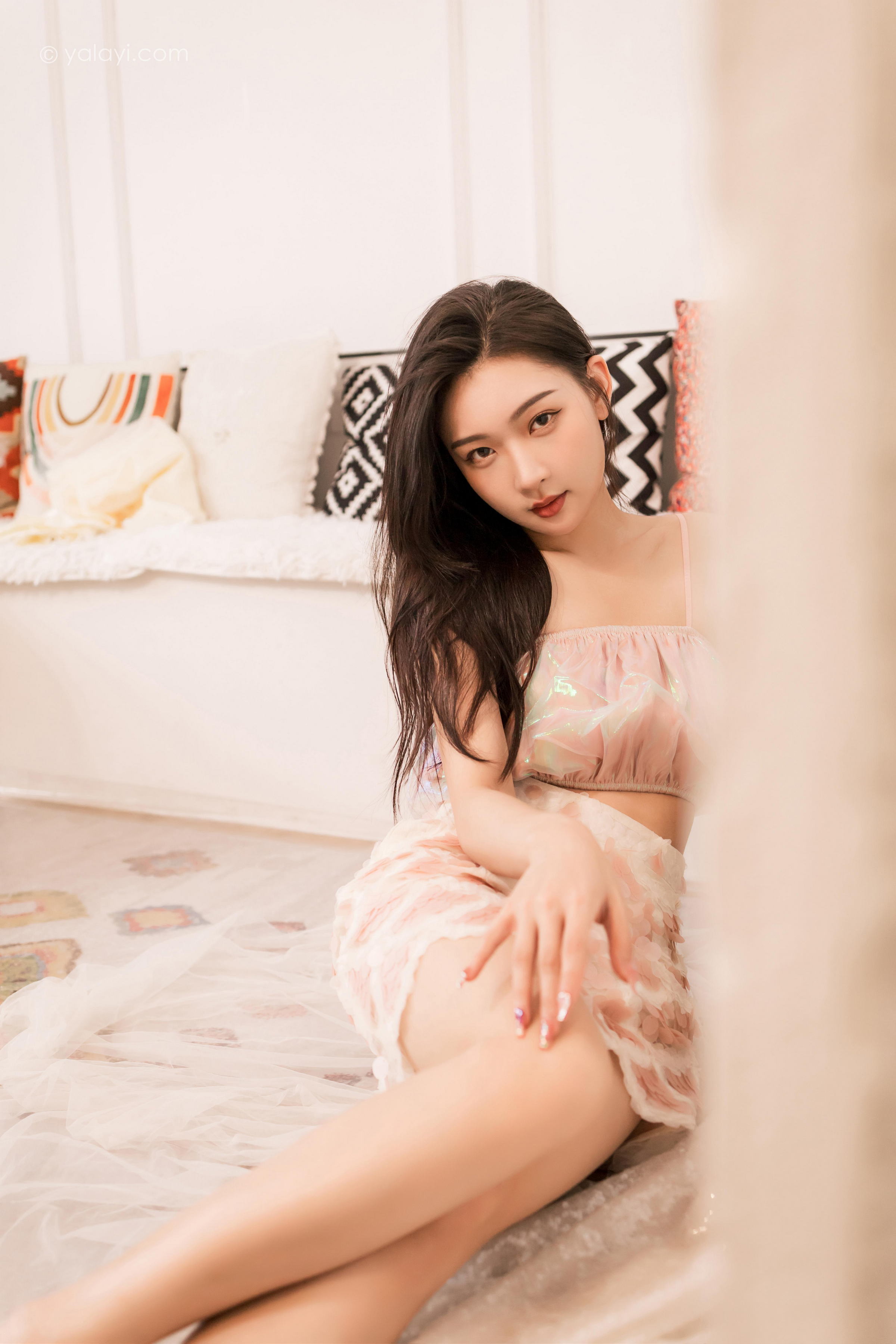 [YALAYI雅拉伊]2022.06.07 我和你 徐小云 粉色蕾丝短裙加吊带小背心性感私房写真集第4张
