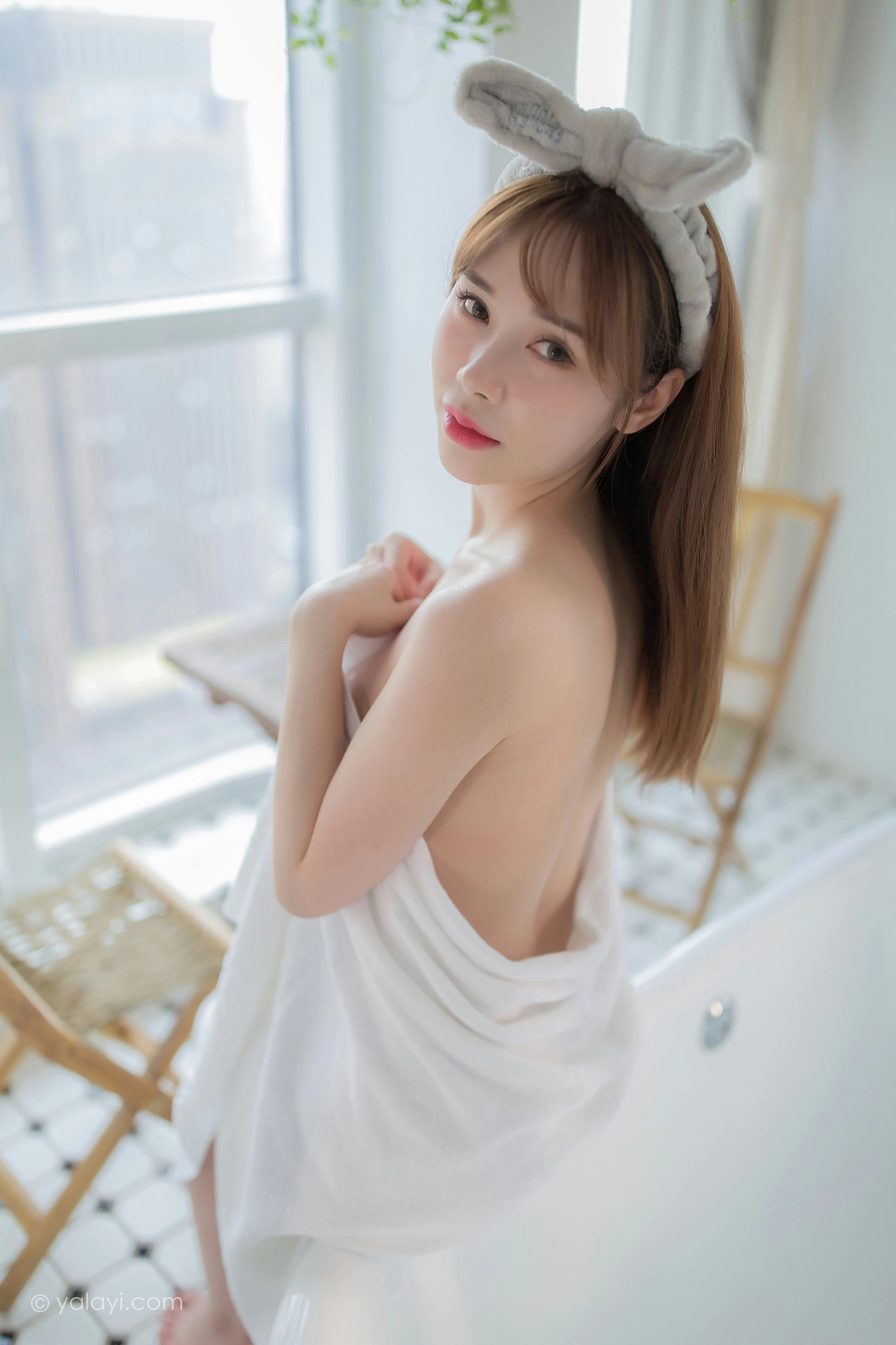 [YALAYI雅拉伊]NO.708 《沐心》 虞艺 白色浴袍居家性感私房写真集第15张