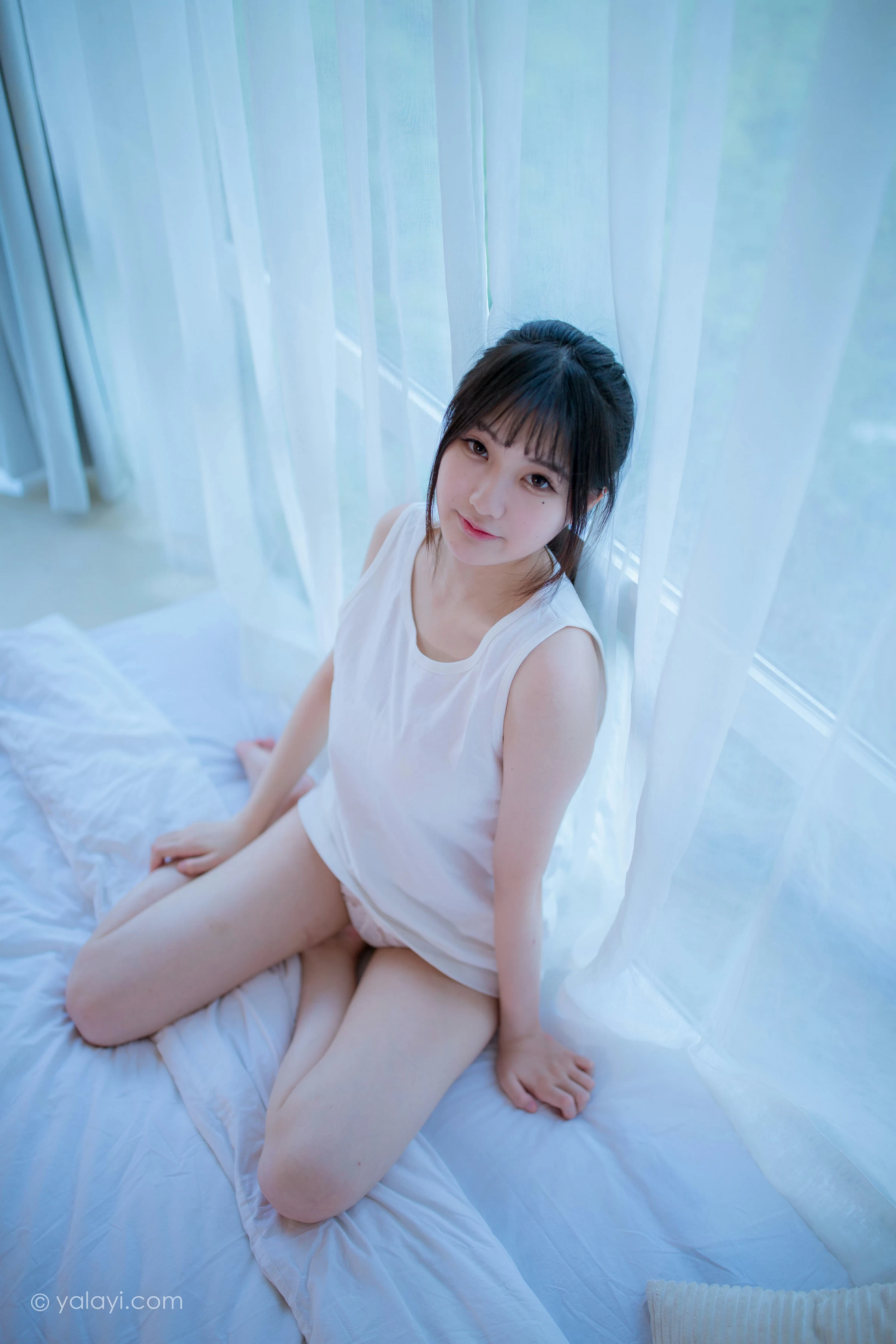 [YALAYI雅拉伊]NO.694 《木屋时光》 瓶儿 白色连身背心性感私房写真集第7张