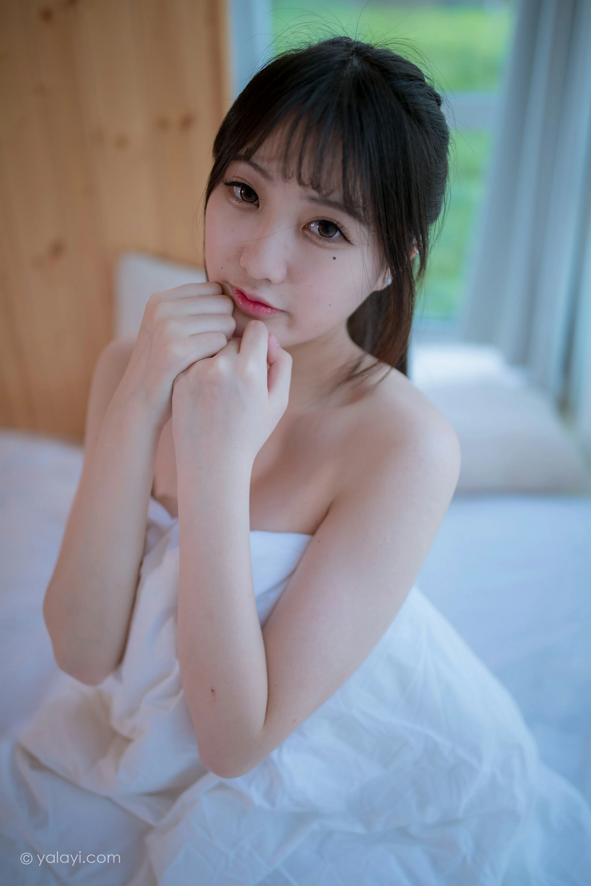 [YALAYI雅拉伊]NO.694 《木屋时光》 瓶儿 白色连身背心性感私房写真集第11张