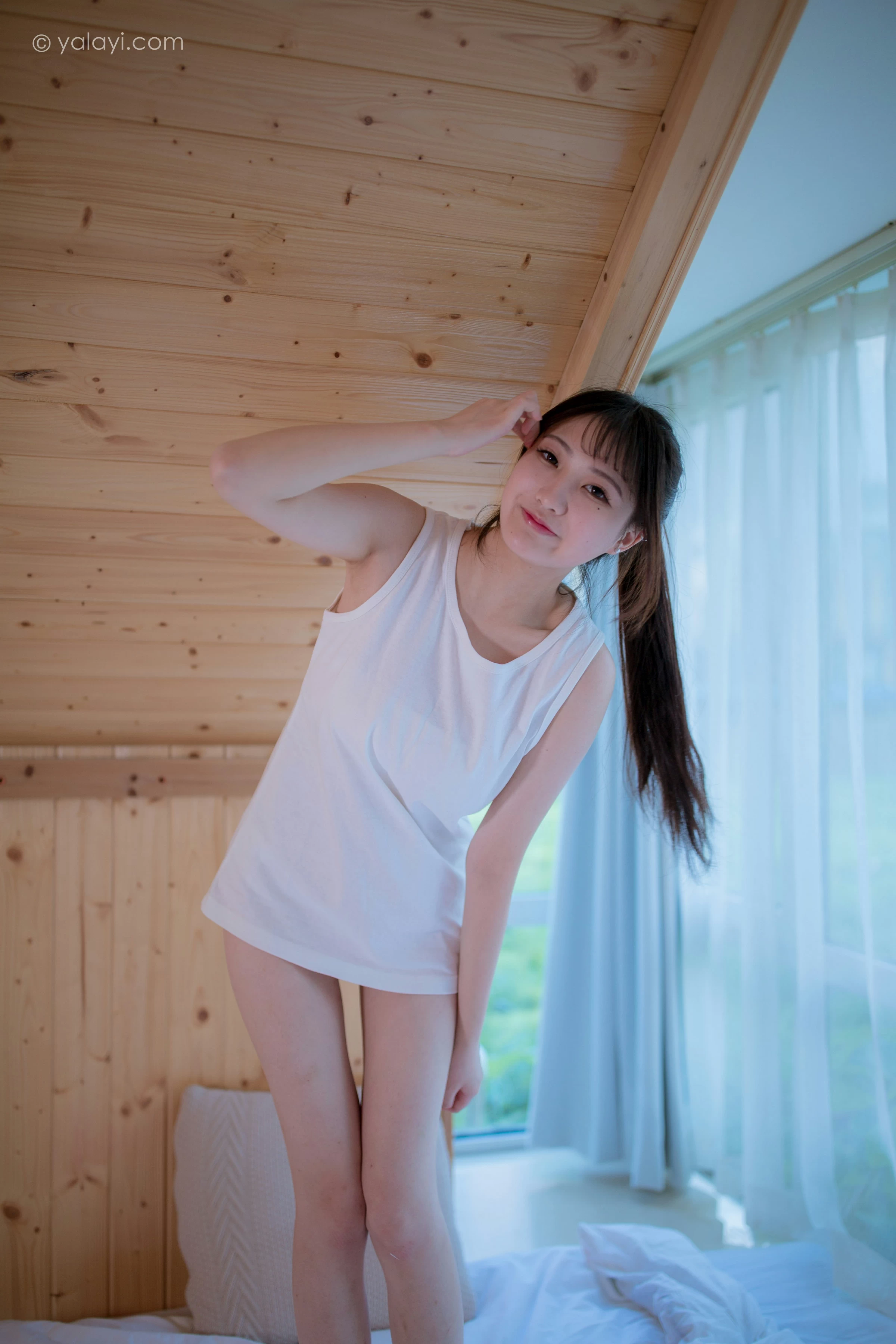 [YALAYI雅拉伊]NO.694 《木屋时光》 瓶儿 白色连身背心性感私房写真集第13张