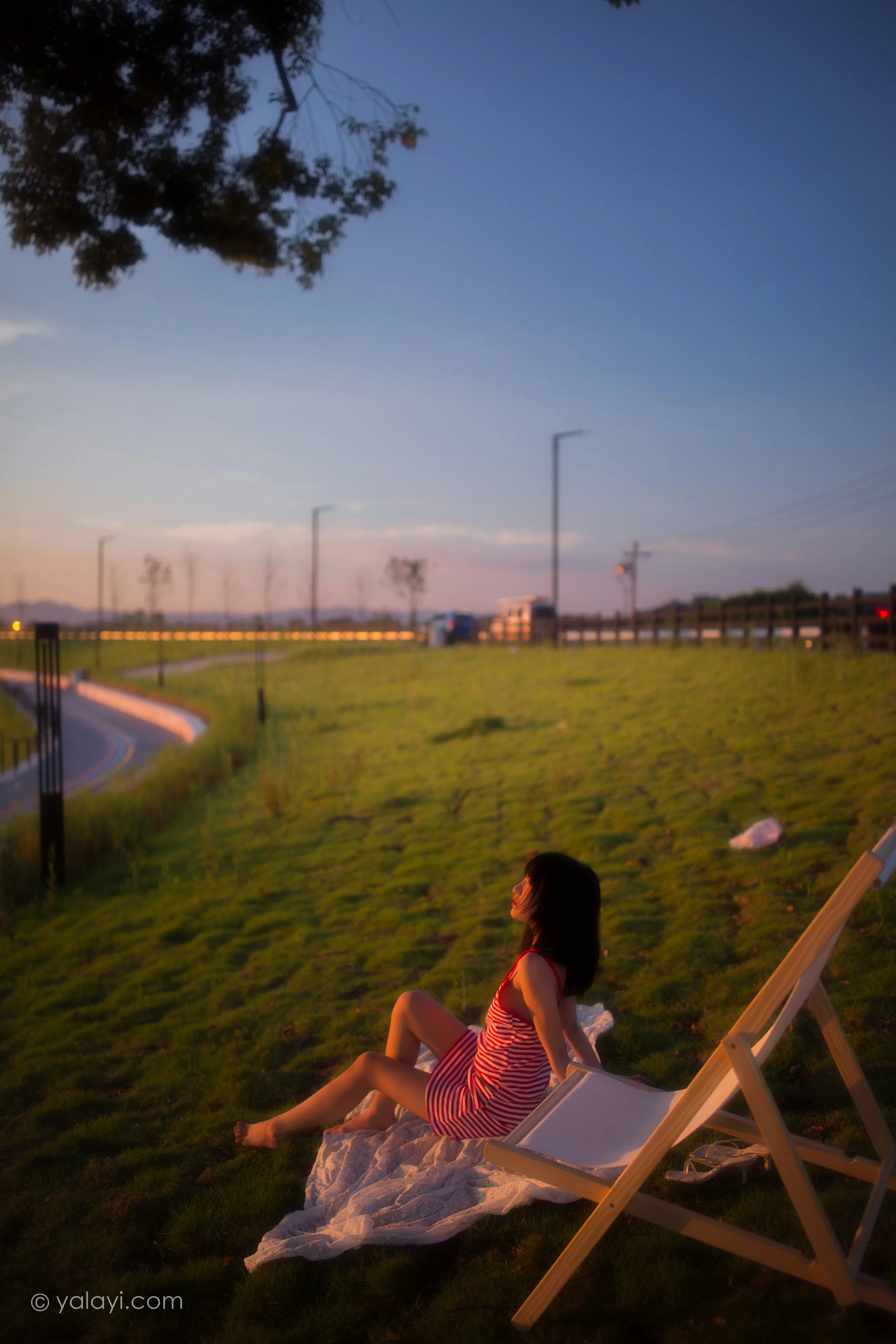 [YALAYI雅拉伊]NO.690 《红了》 落落 红色吊带连衣裙写真第4张