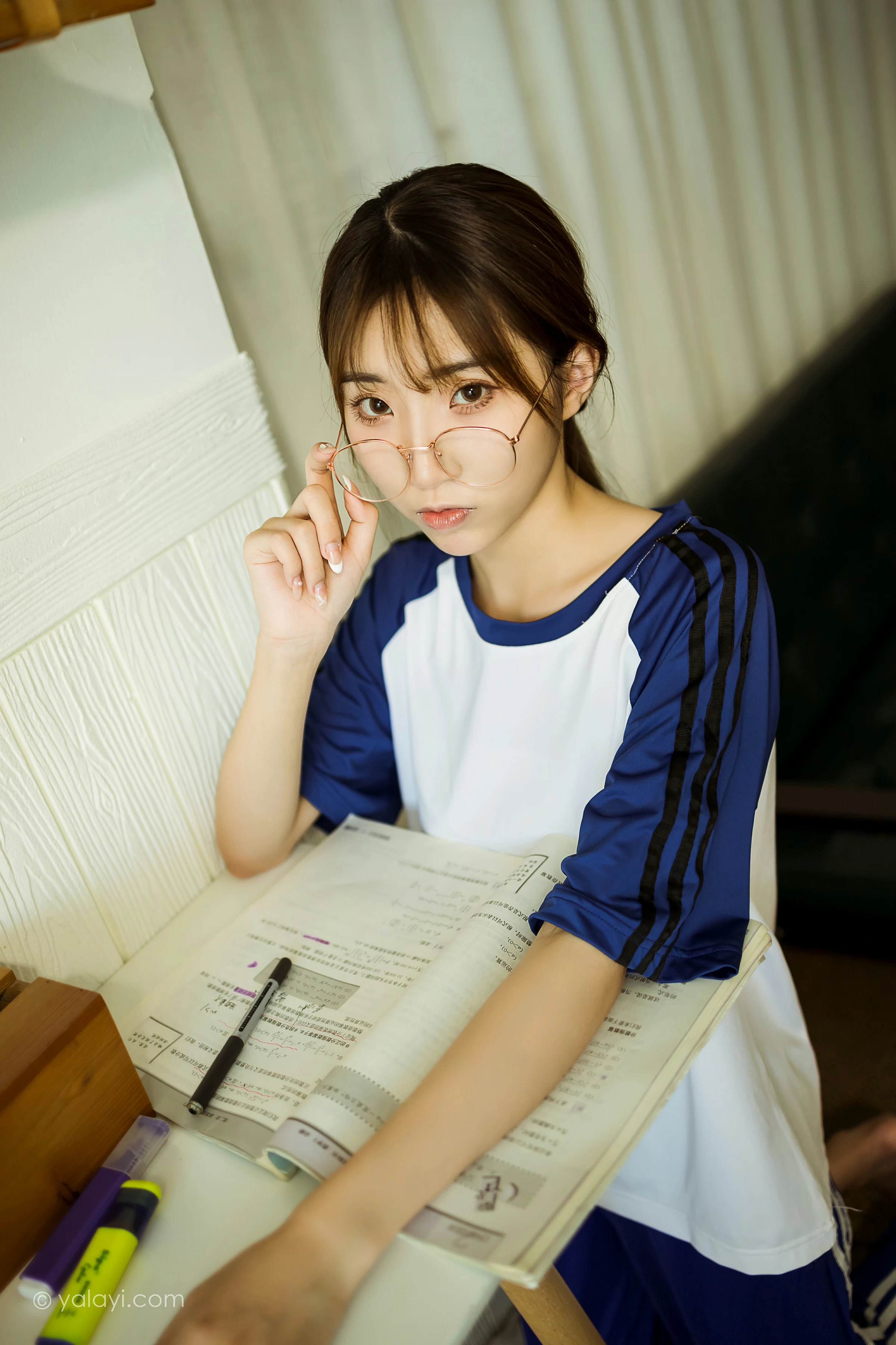 [YALAYI雅拉伊]NO.719 《一对一辅导》 小乔 蓝色校服短袖加长裤居家私房写真集第5张