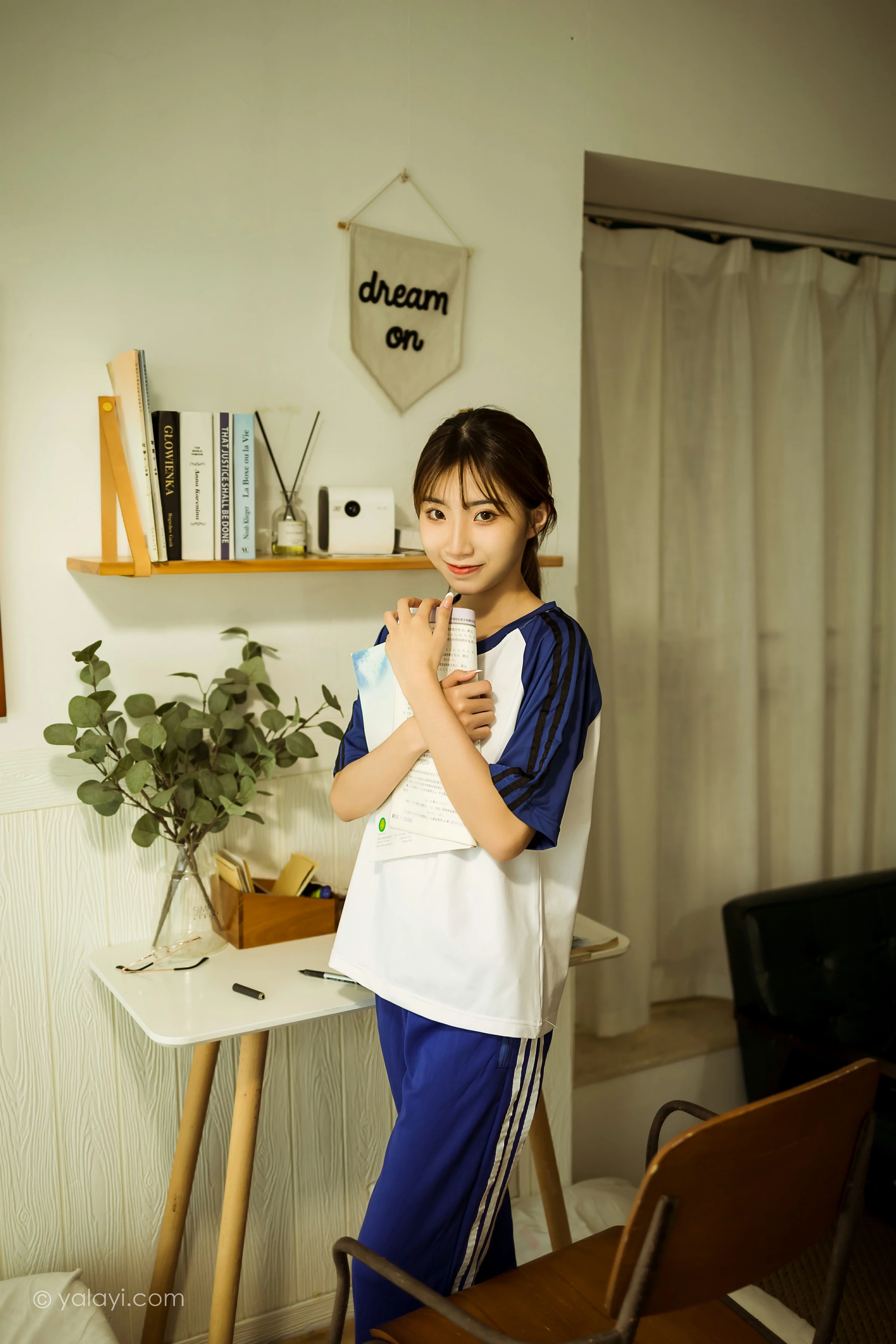 [YALAYI雅拉伊]NO.719 《一对一辅导》 小乔 蓝色校服短袖加长裤居家私房写真集第13张