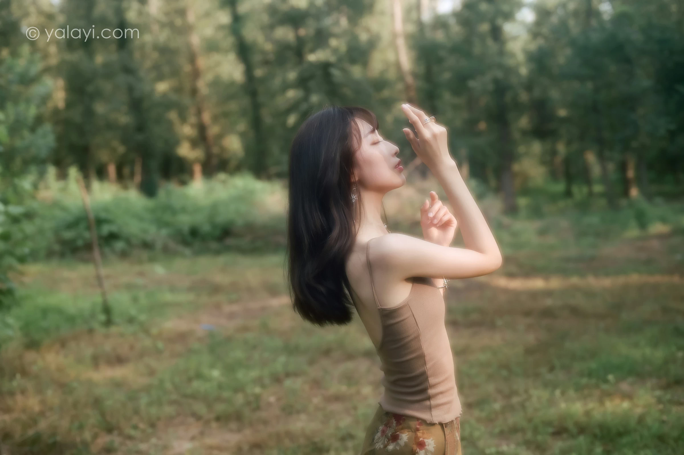 [YALAYI雅拉伊]NO.691 《梦境》 佳佳 橙色性感小背心加短裙私房写真第6张