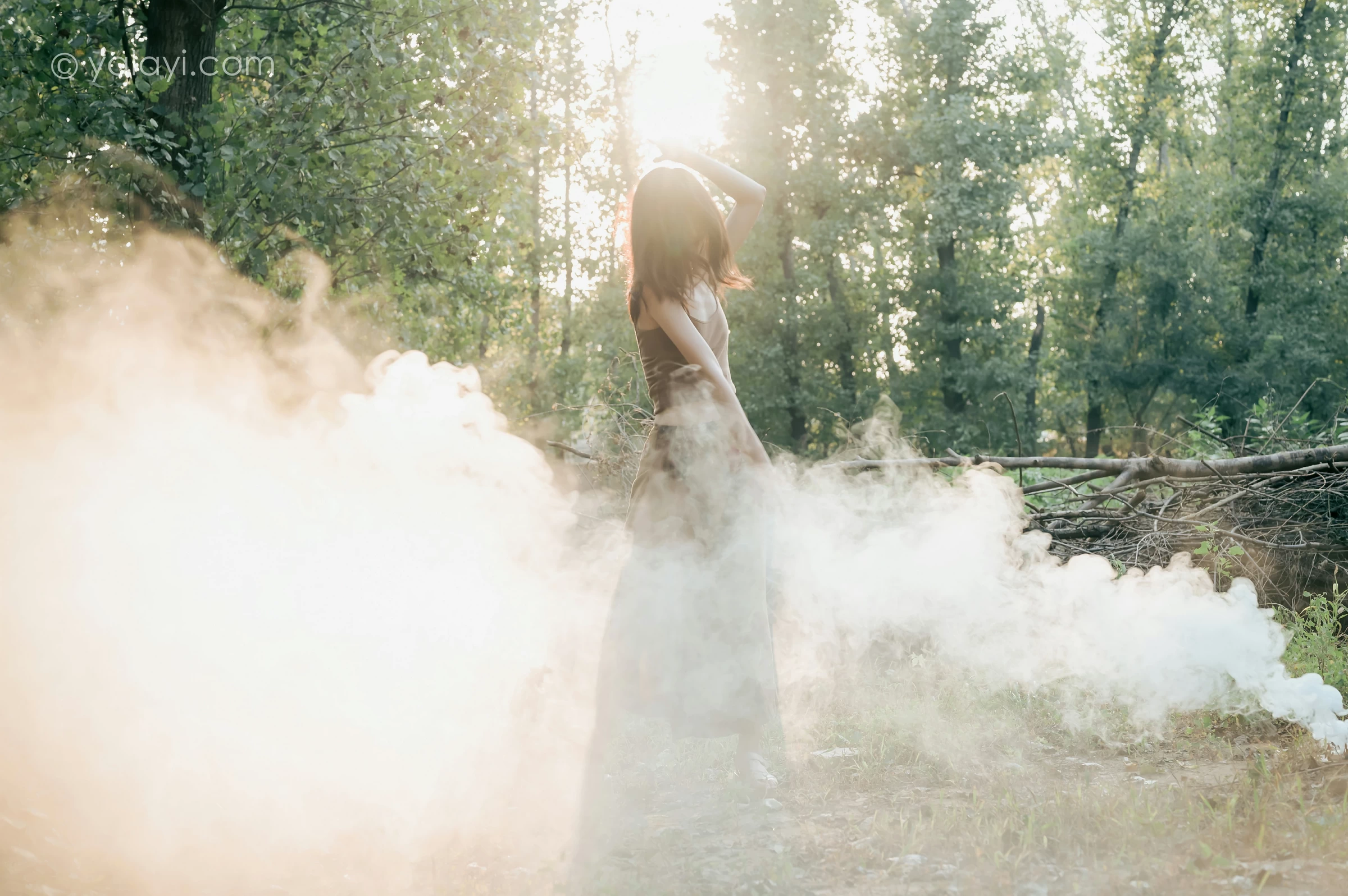 [YALAYI雅拉伊]NO.691 《梦境》 佳佳 橙色性感小背心加短裙私房写真第15张