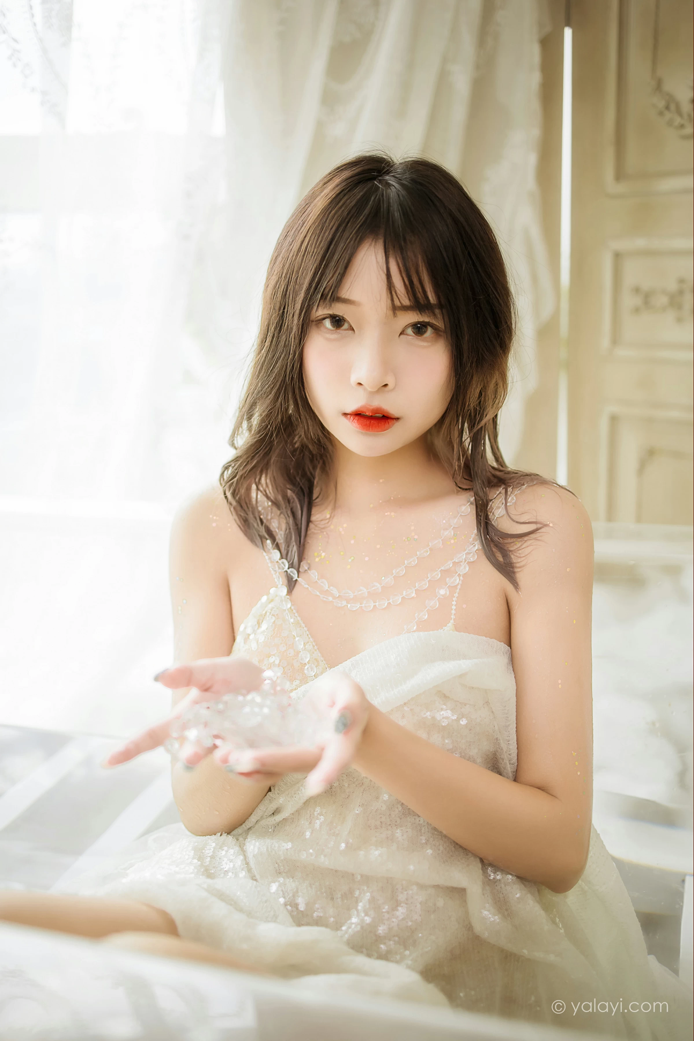 [YALAYI雅拉伊]2021.11.22 水中白莲 阿禾 白色透视裸背礼服裙性感私房写真集第13张