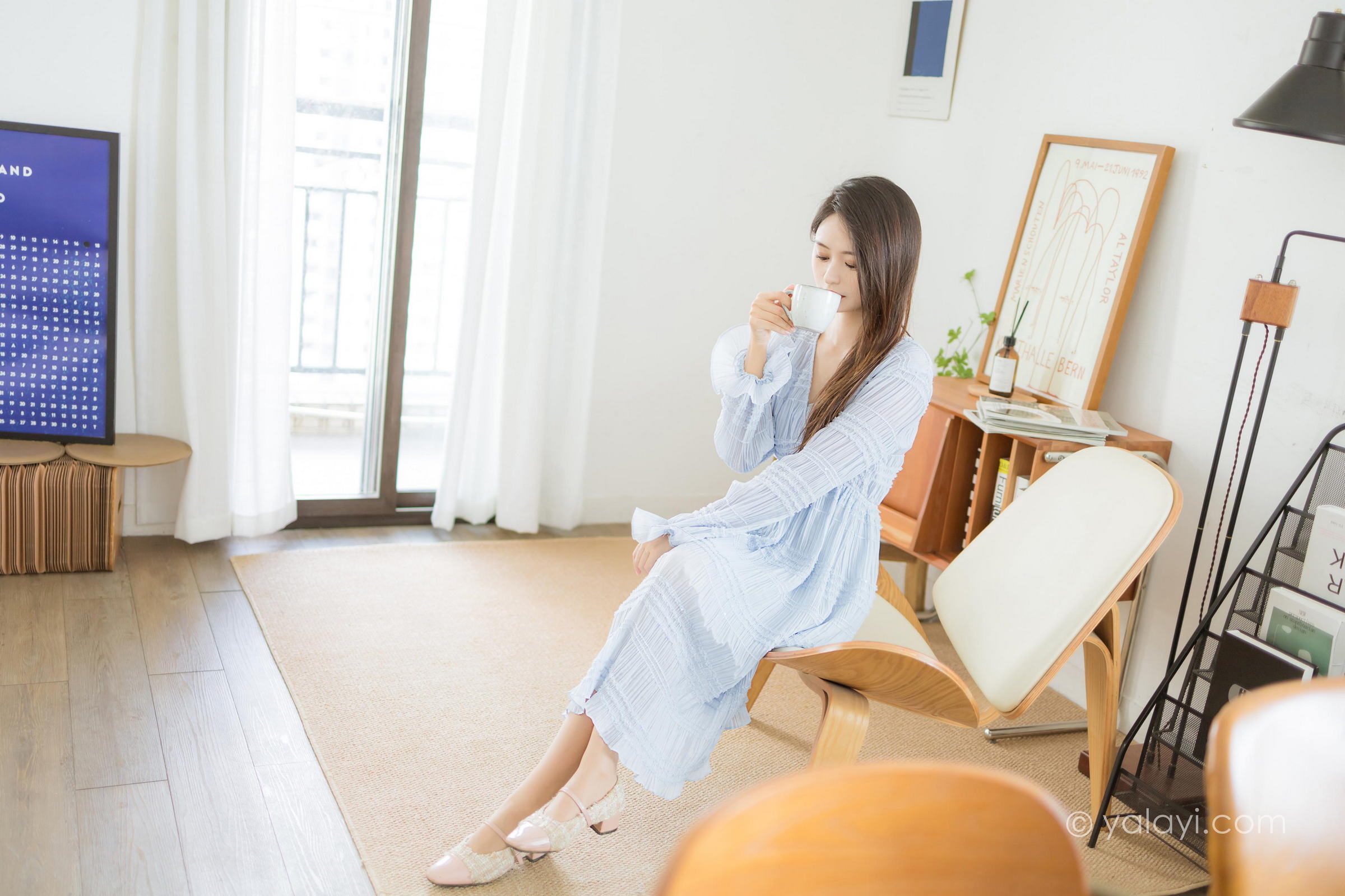 [YALAYI雅拉伊]2022.07.08 糖的滋味 沐兰 淡蓝色透视连衣裙加肉丝美腿清纯写真集第1张