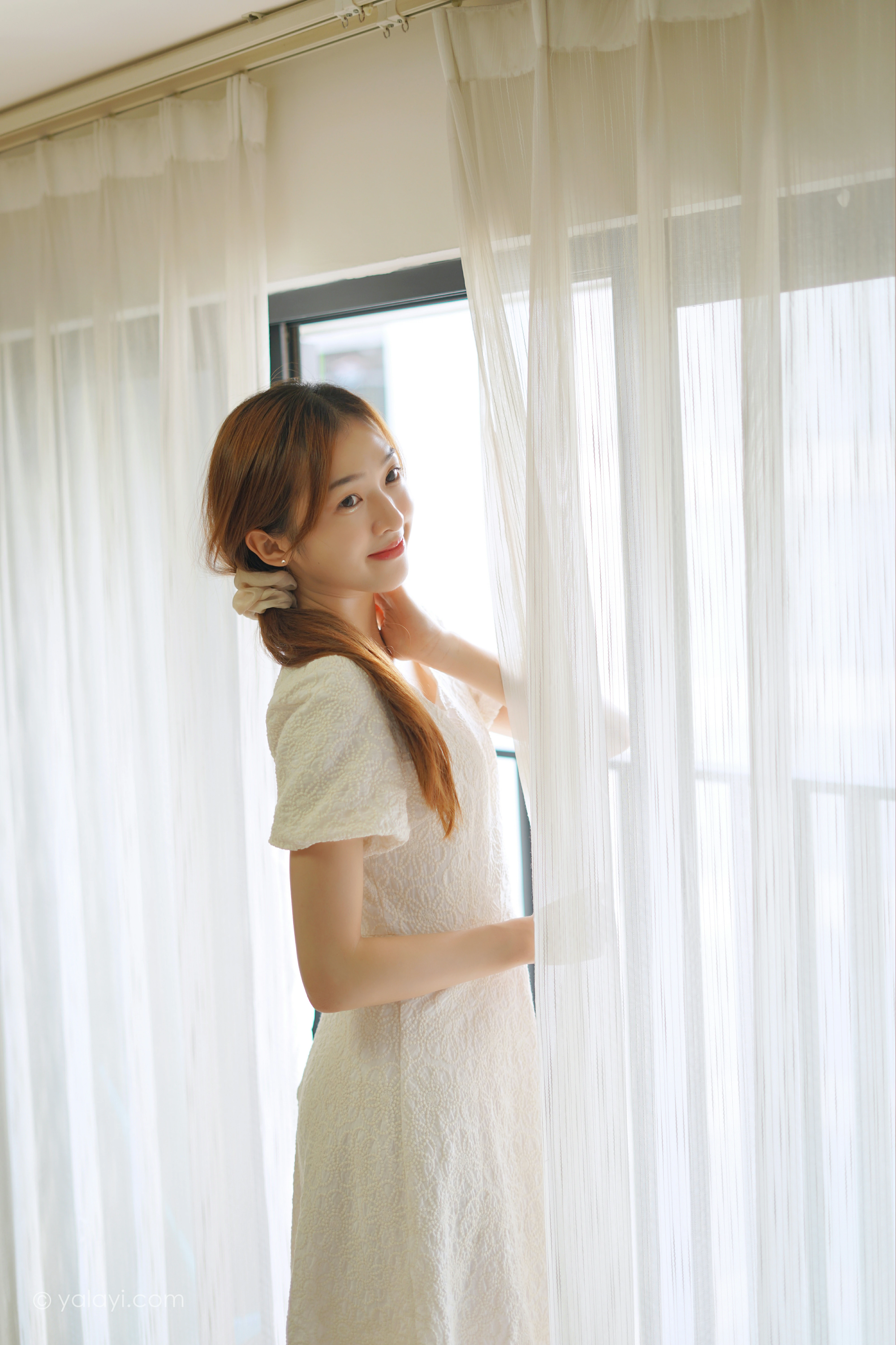 [YALAYI雅拉伊]NO.854 清晨阳光 楚媛 白色蕾丝连衣裙居家性感写真集第7张