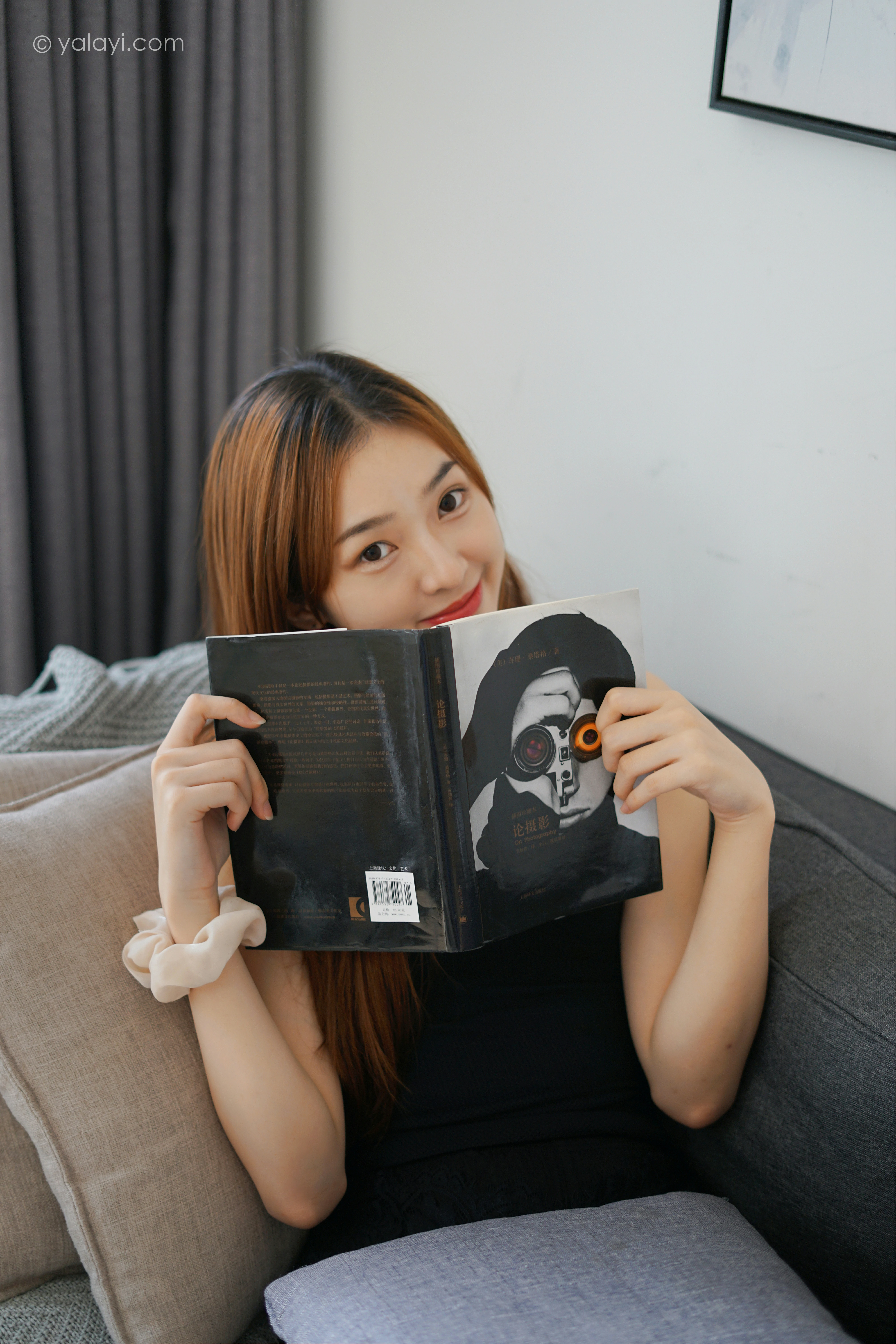[YALAYI雅拉伊]NO.856 新晋摄影师 梦媛 黑色背心加蕾丝短裤性感写真集第3张