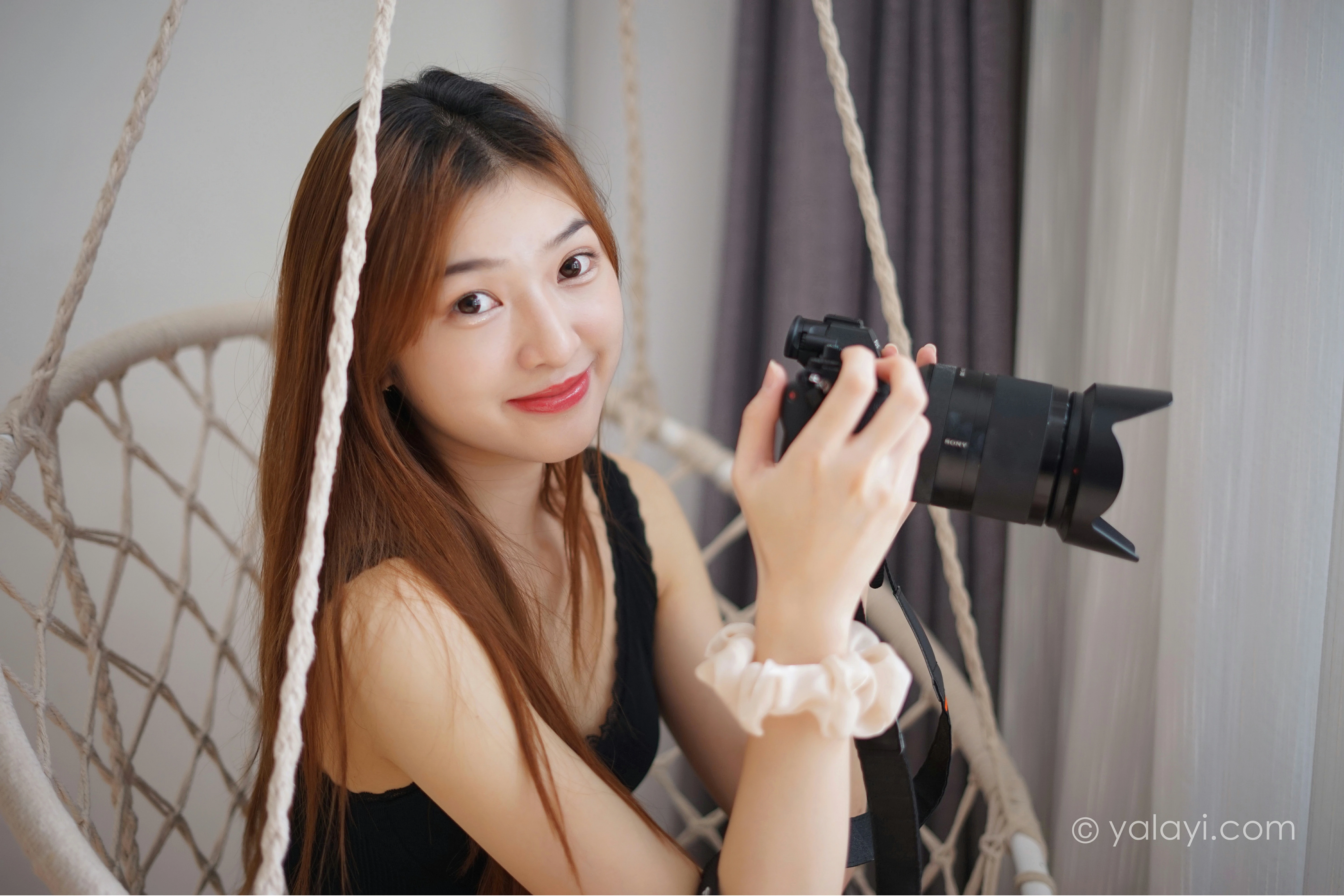 [YALAYI雅拉伊]NO.856 新晋摄影师 梦媛 黑色背心加蕾丝短裤性感写真集第14张