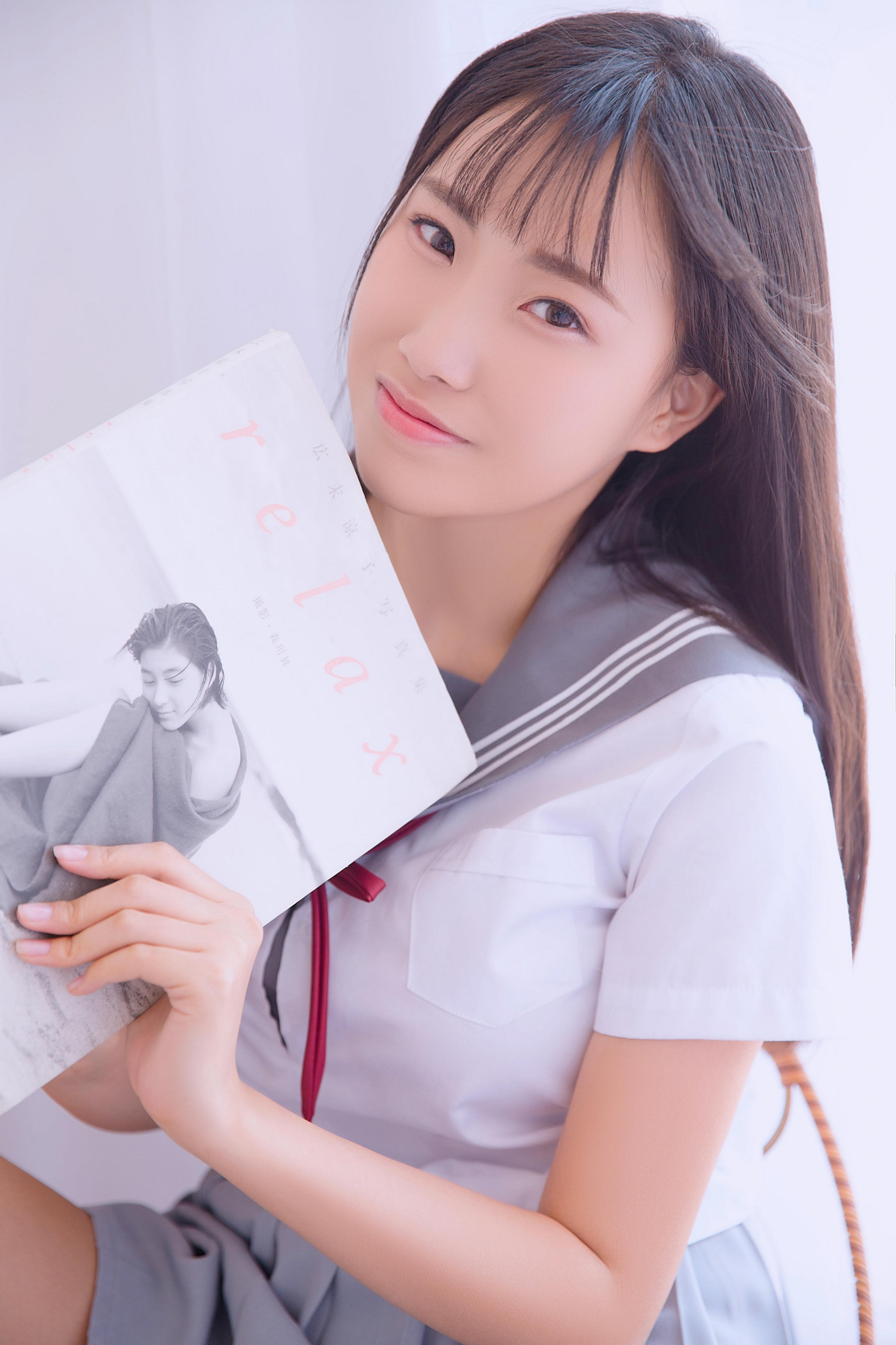 [YALAYI雅拉伊]2022.06.13 秘密花园 清纯少女 JK水手制服与粉色吊带内衣加短裤私房写真集第3张