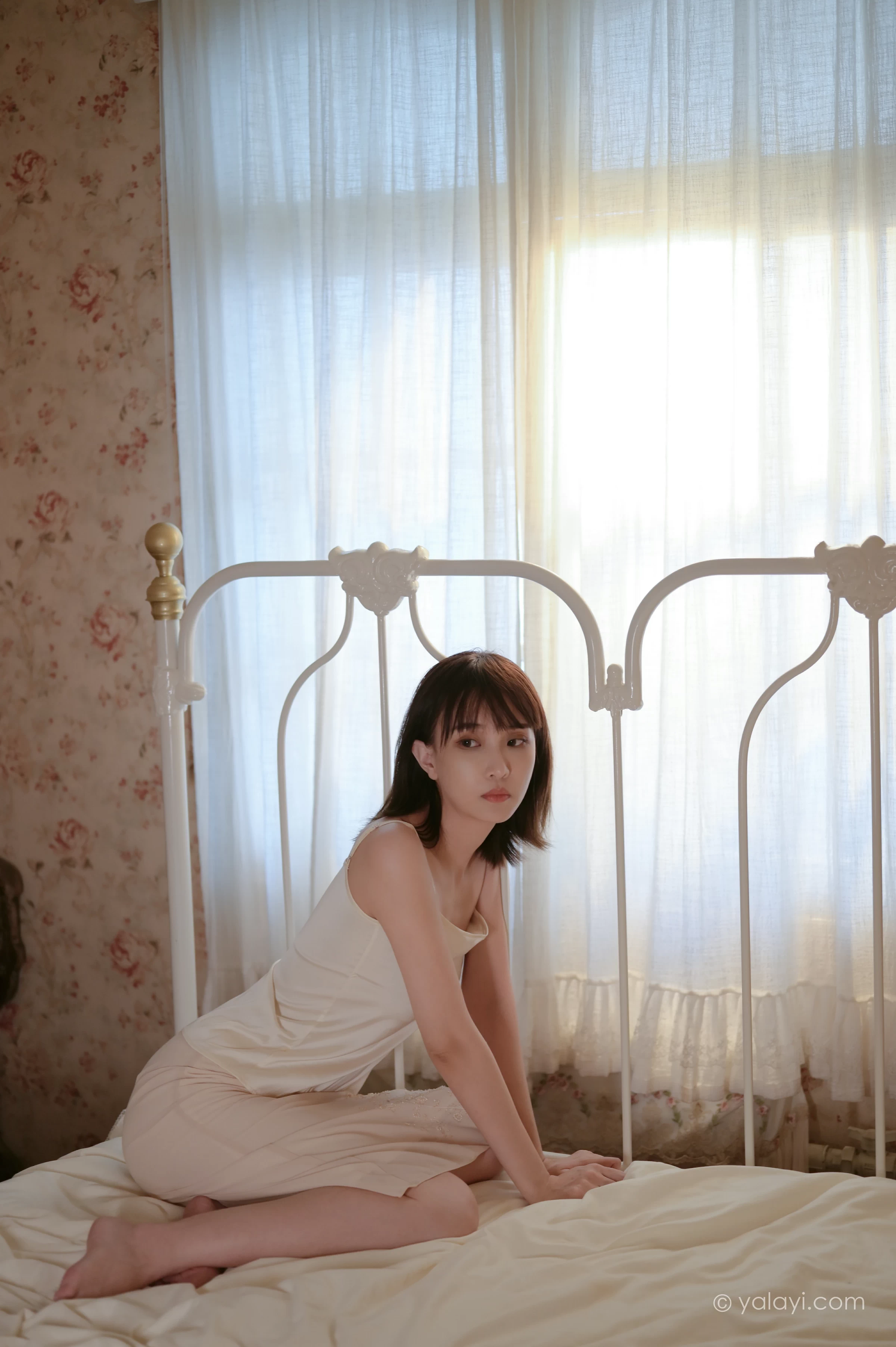 [YALAYI雅拉伊]NO.696 《孤独患者》 妍妍 白色性感小背心加粉色长裙私房写真集第8张