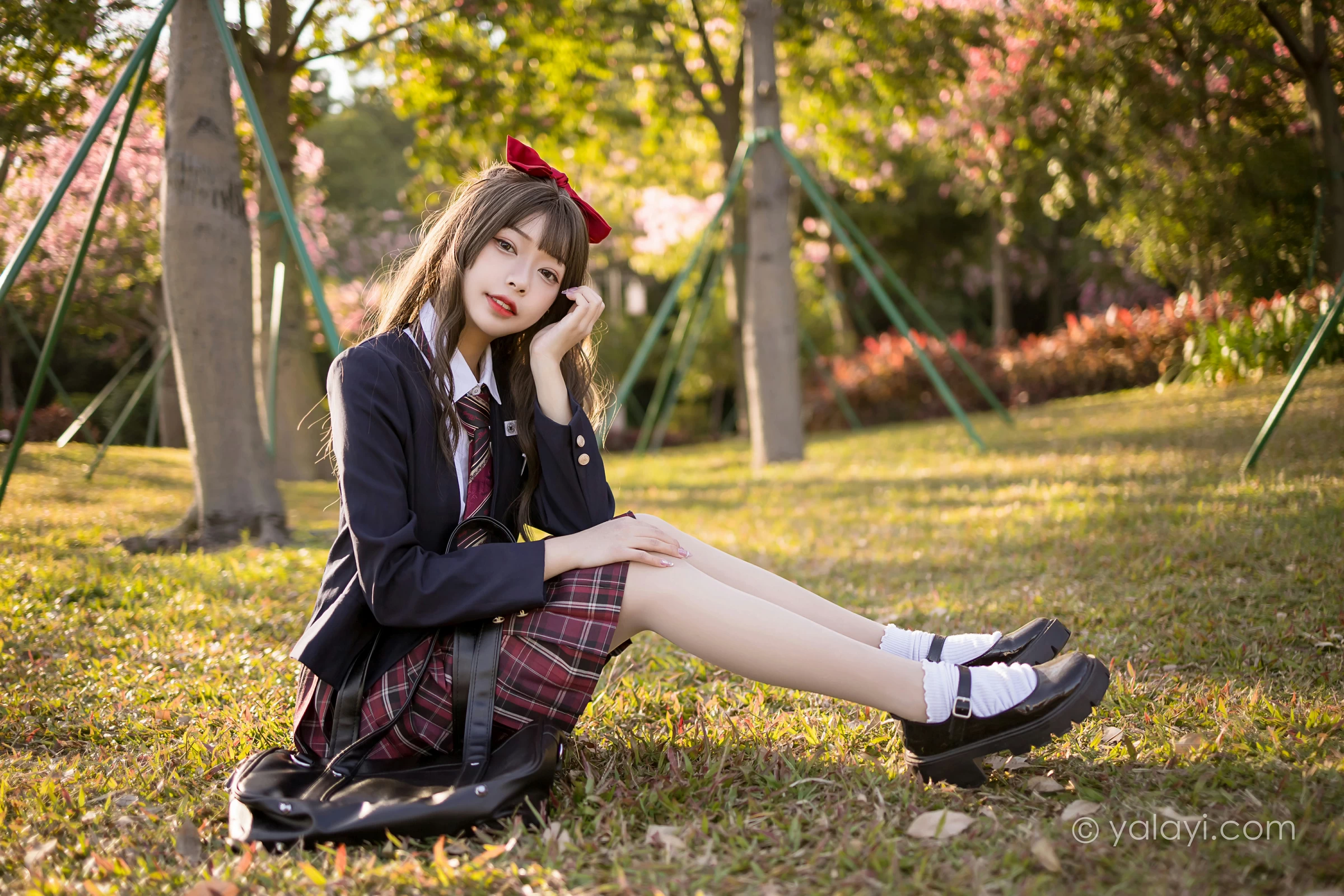 [YALAYI雅拉伊]2022.01.03 最美的青春 阿禾 蓝色JK制服衬衫加红色格子短裙私房写真集第7张