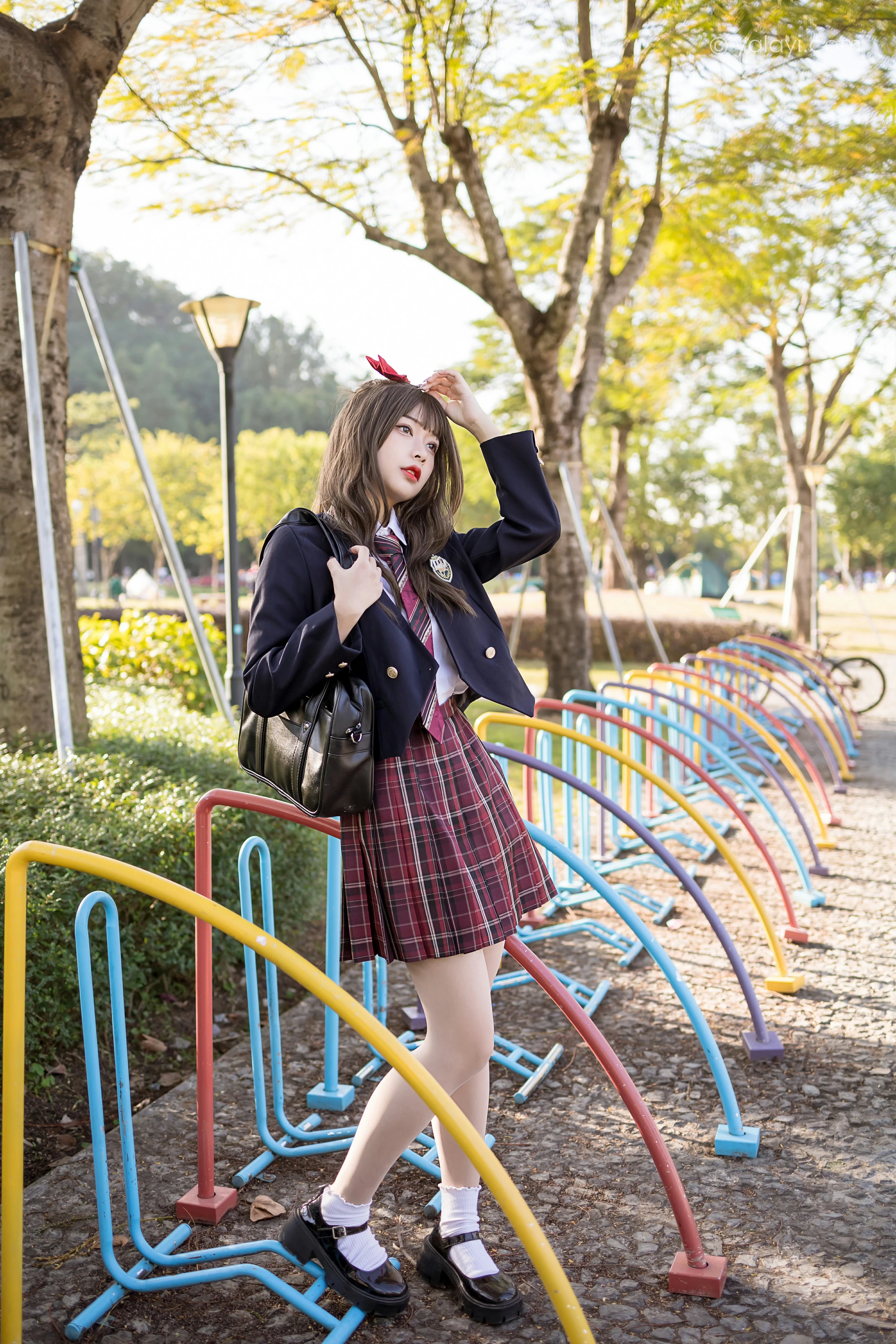 [YALAYI雅拉伊]2022.01.03 最美的青春 阿禾 蓝色JK制服衬衫加红色格子短裙私房写真集第11张