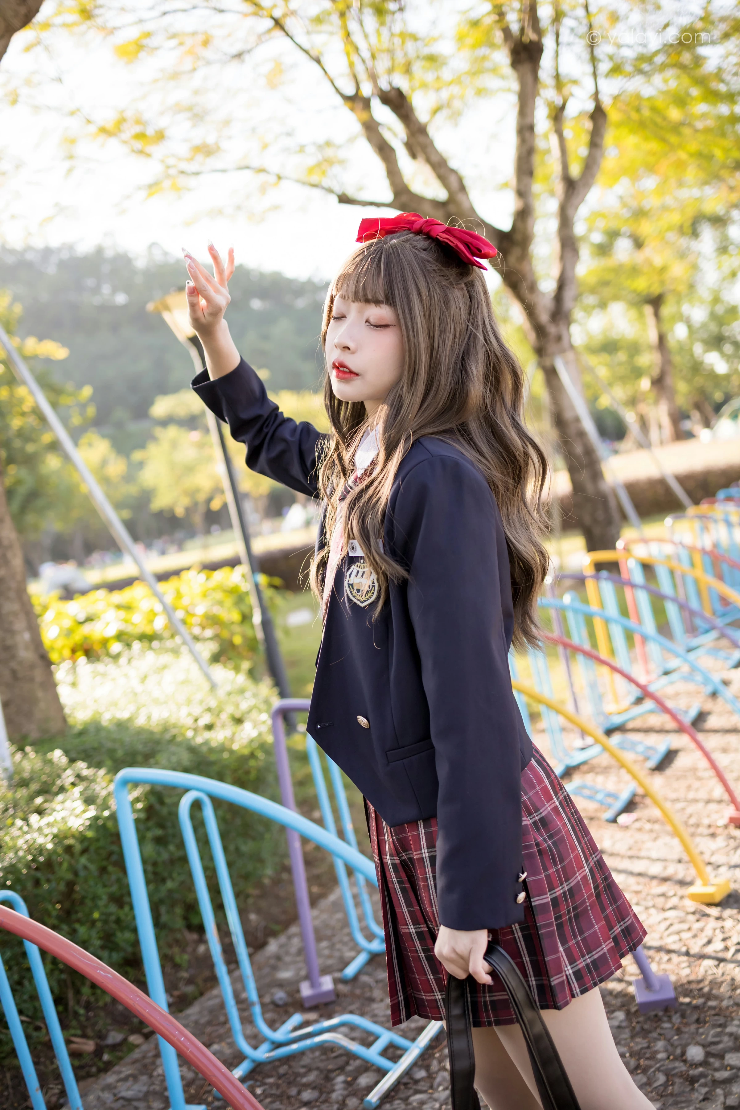 [YALAYI雅拉伊]2022.01.03 最美的青春 阿禾 蓝色JK制服衬衫加红色格子短裙私房写真集第13张
