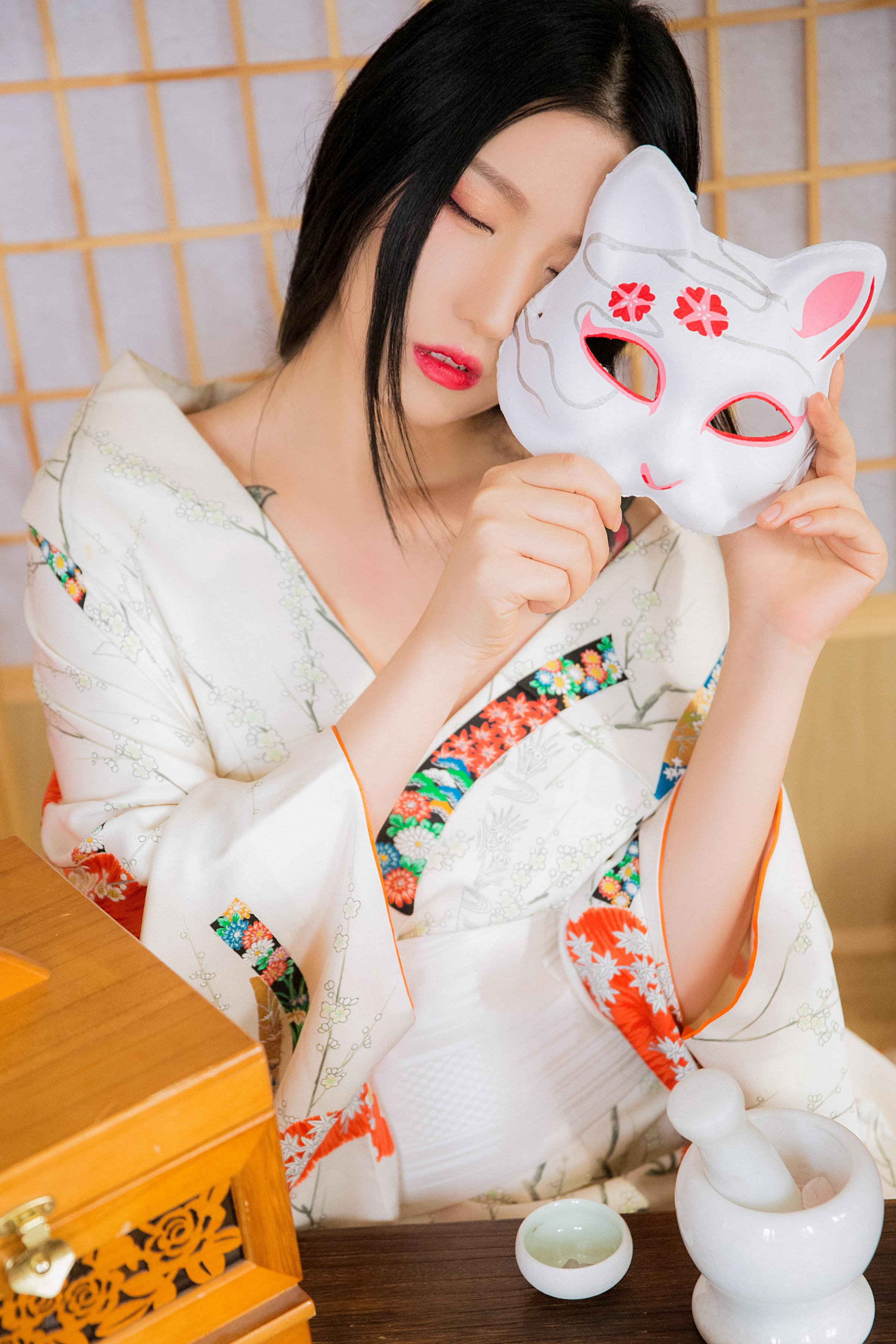 [YALAYI雅拉伊]2022.09.07 热辣辣 和服美女 镂空外套与粉色短裙加粉色内衣性感私房写真集第1张