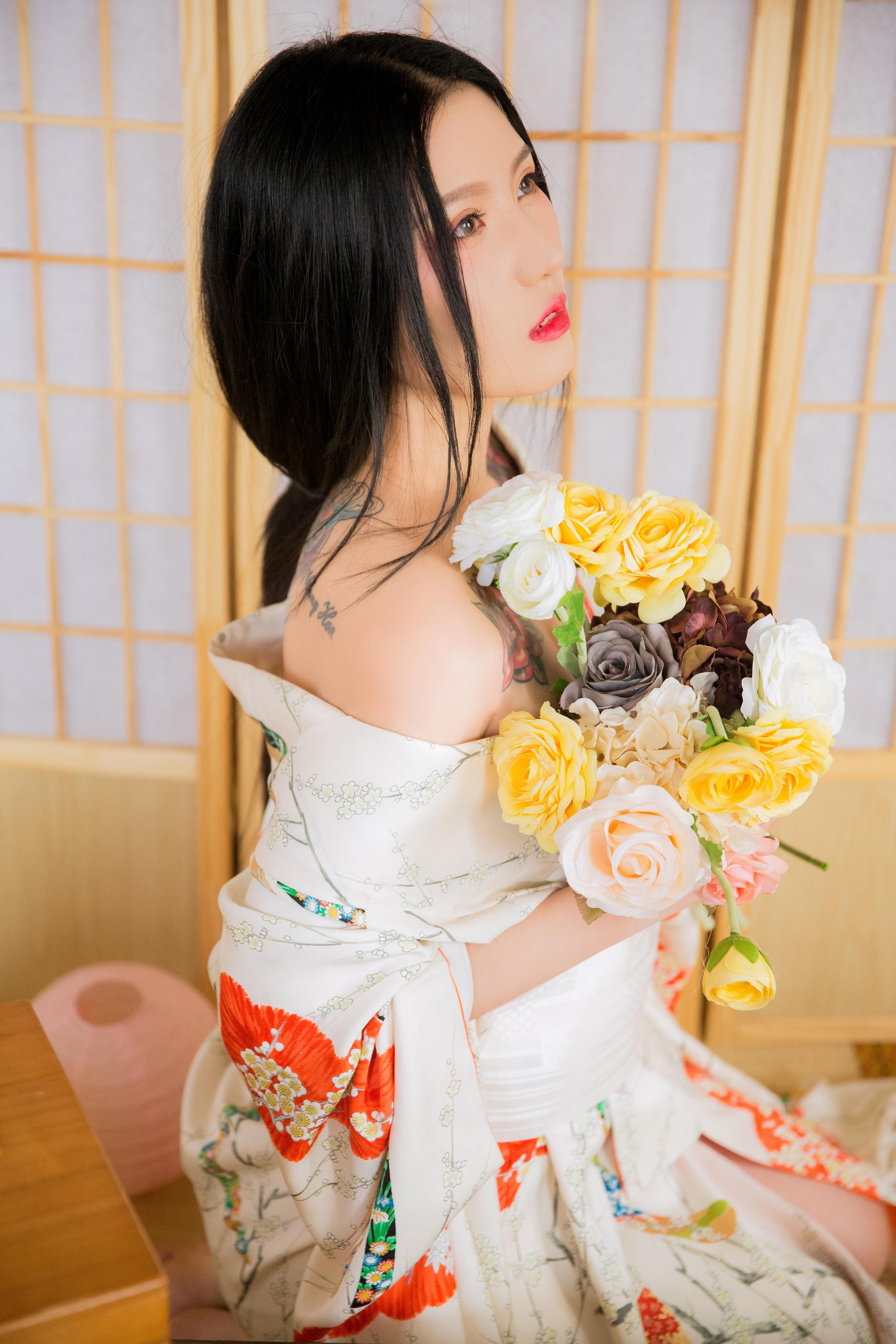 [YALAYI雅拉伊]2022.09.07 热辣辣 和服美女 镂空外套与粉色短裙加粉色内衣性感私房写真集第4张