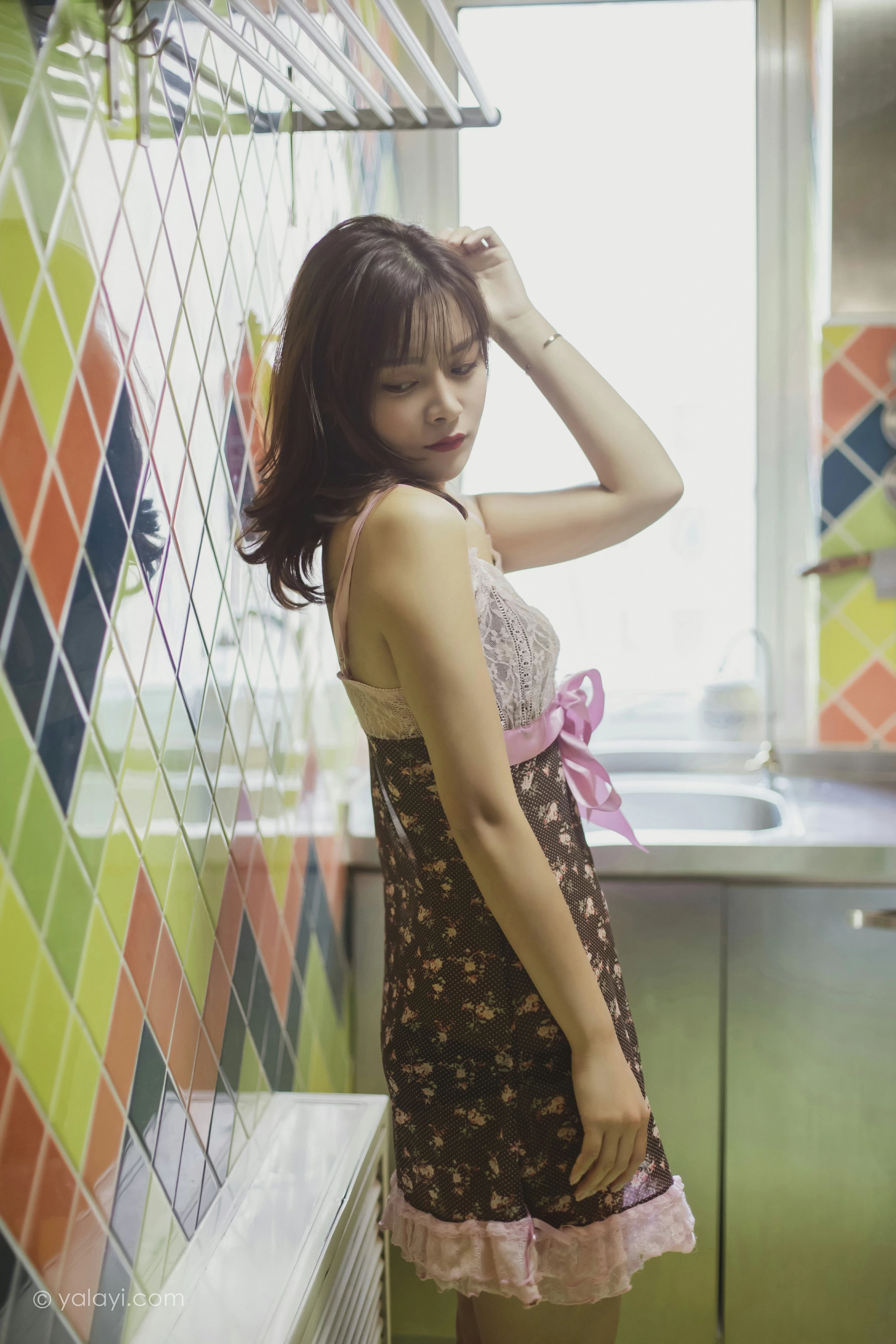 [YALAYI雅拉伊]2021.12.10 自愈 芷琳 粉色吊带蕾丝睡衣裙性感私房写真集第2张