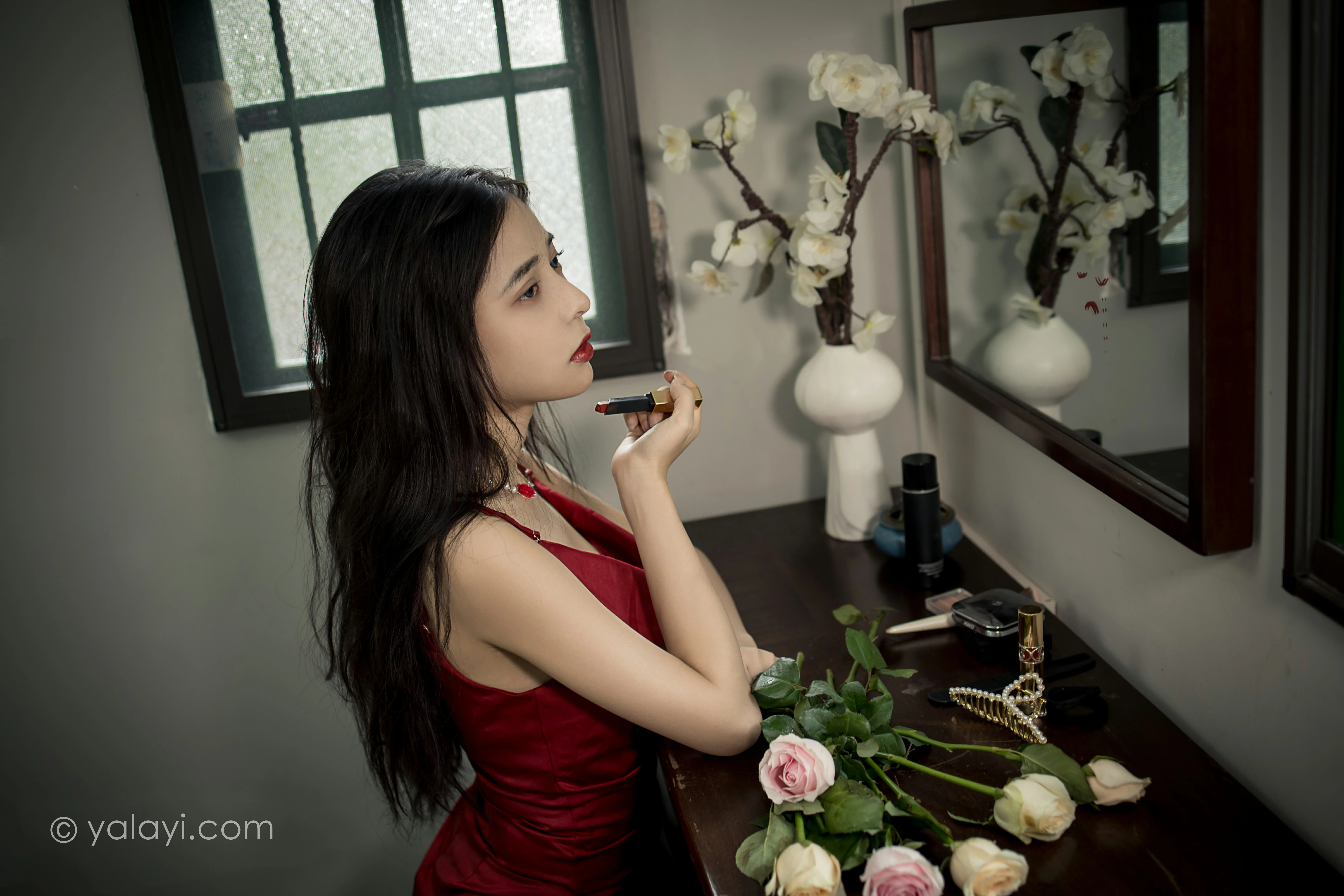 [YALAYI雅拉伊]NO.848 红颜 诗咏 红色吊带连衣裙居家性感写真集第4张
