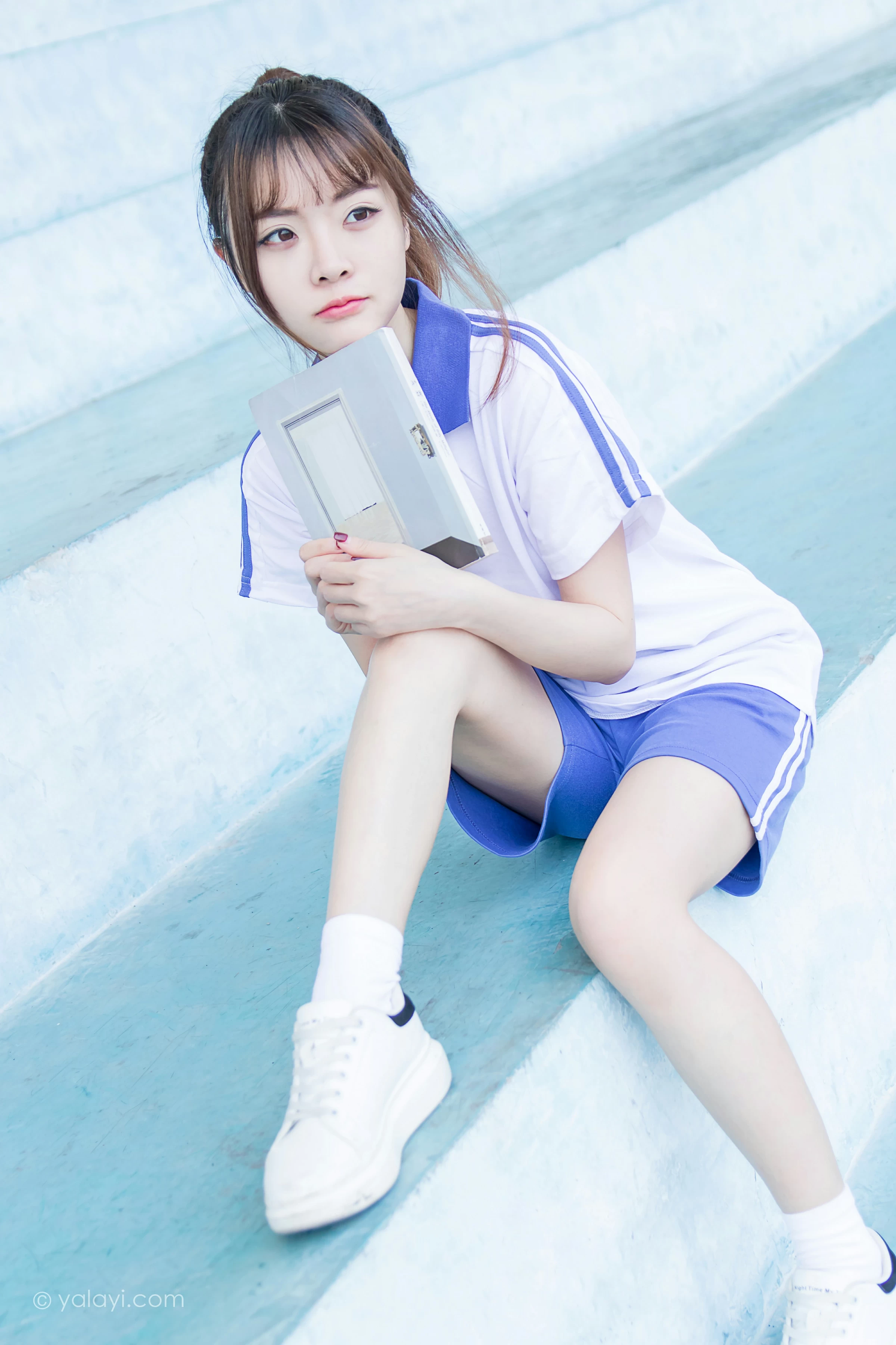 [YALAYI雅拉伊]NO.731 《那些年》 阳阳 白色短袖校服加蓝色短裤私房写真集第2张